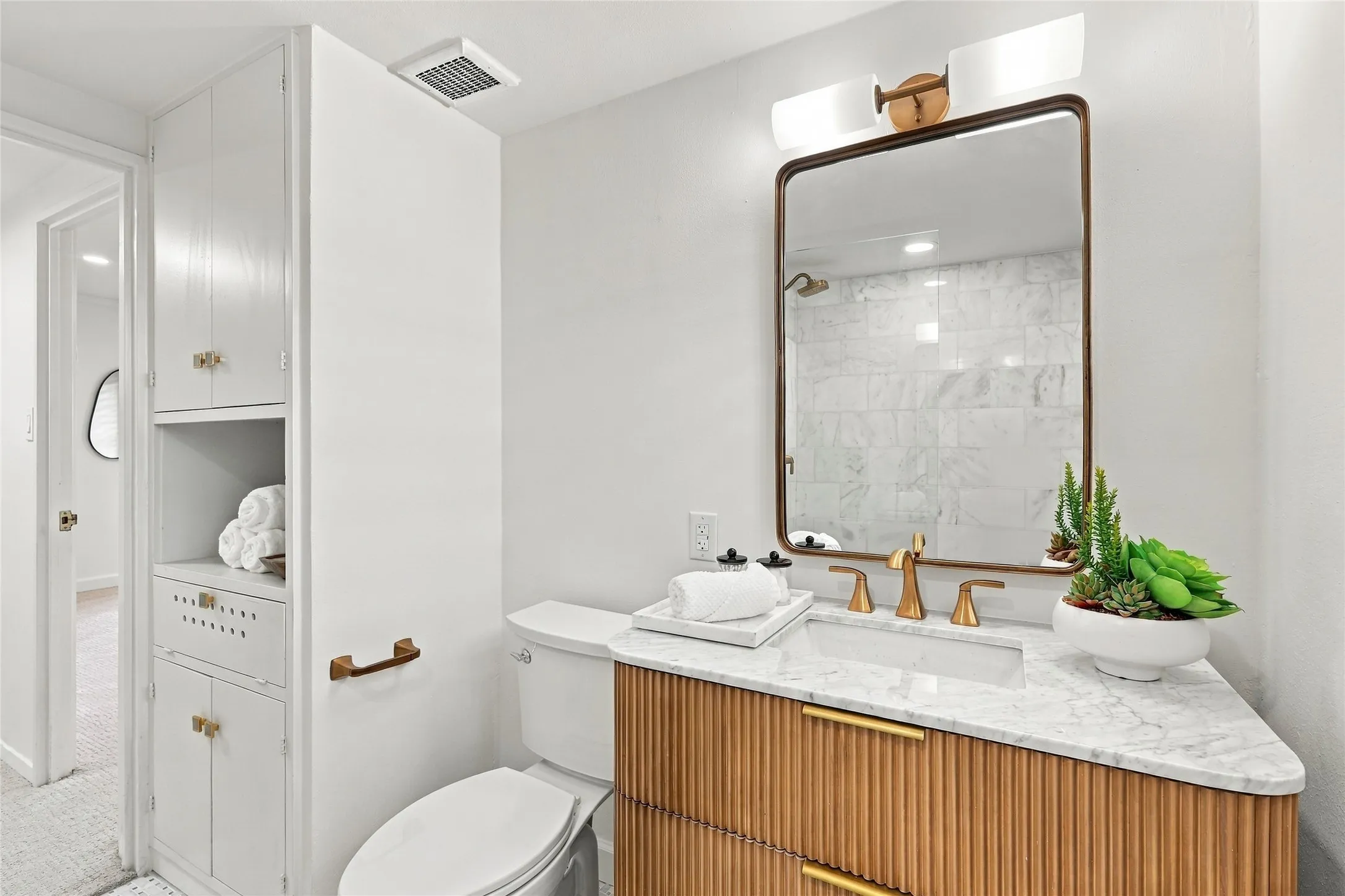Condominium For Sale in Dallas County , 3525 Turtle Creek Boulevard 8B, Dallas, Texas 75219, 2 Bedroom, 2 Bathroom, 2 Garage spaces, 2,014 Sqft, built in 1957, mls#21411915, Real Estate Agent in Dallas, Homes For Sale in Dallas county, Homes For Sale in Dallas, Realtor in Dallas Texas, Real Estate Brokerage Independent Realty Texas, Luminita Cordes Realtor