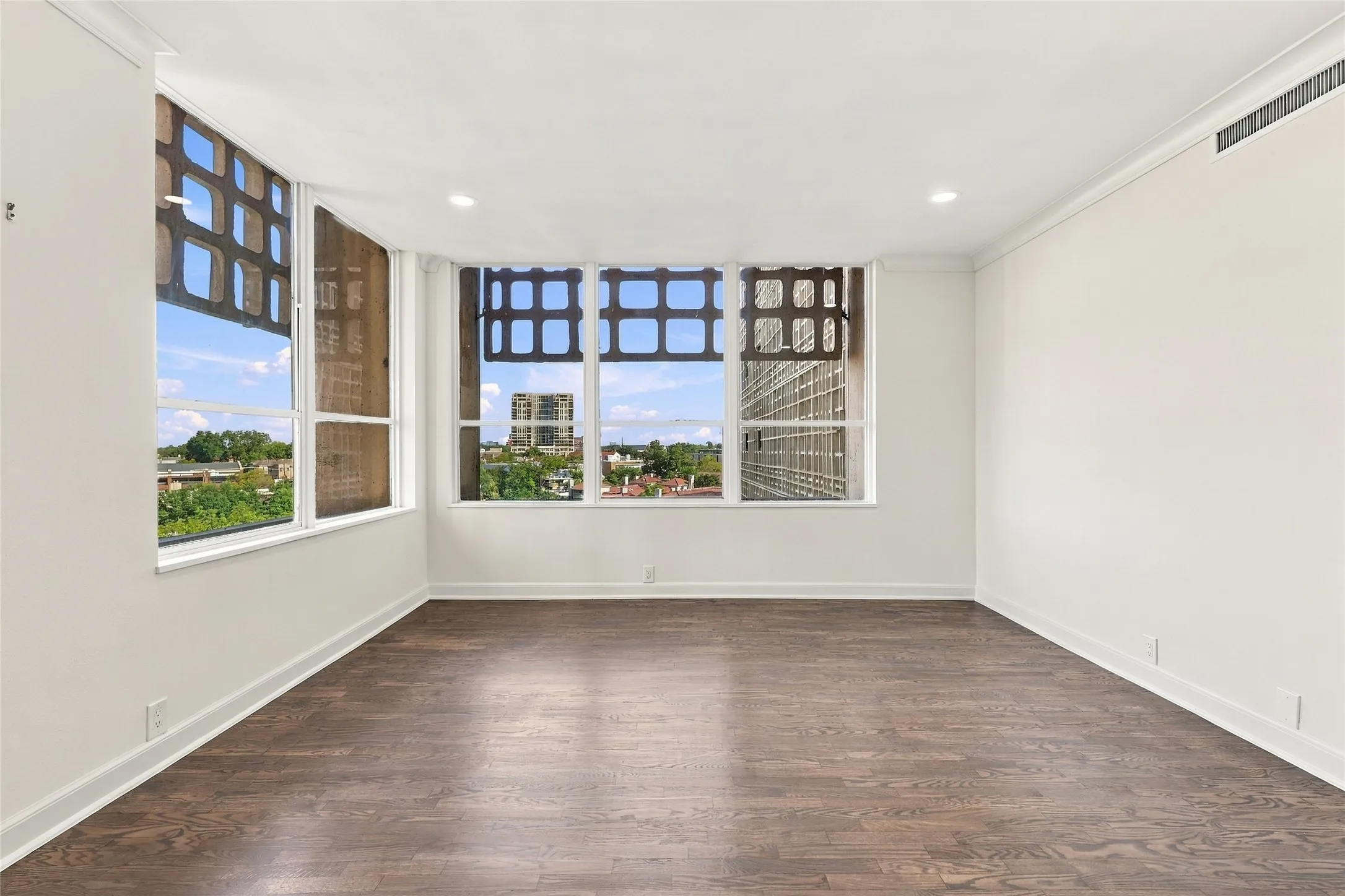 Condominium For Sale in Dallas County , 3525 Turtle Creek Boulevard 8B, Dallas, Texas 75219, 2 Bedroom, 2 Bathroom, 2 Garage spaces, 2,014 Sqft, built in 1957, mls#21411915, Real Estate Agent in Dallas, Homes For Sale in Dallas county, Homes For Sale in Dallas, Realtor in Dallas Texas, Real Estate Brokerage Independent Realty Texas, Luminita Cordes Realtor