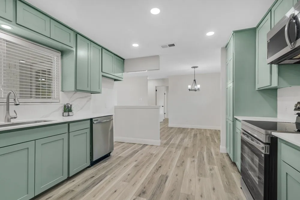 Single Family Residence For Sale in Tarrant County , 1137 Melissa Drive, Keller, Texas 76262, 3 Bedroom, 2 Bathroom, 2 Garage spaces, 1,522 Sqft, built in 1972, mls#21410294, Real Estate Agent in Keller, Homes For Sale in Tarrant county, Homes For Sale in Keller, Realtor in Keller Texas, Real Estate Brokerage Independent Realty Texas, Luminita Cordes Realtor