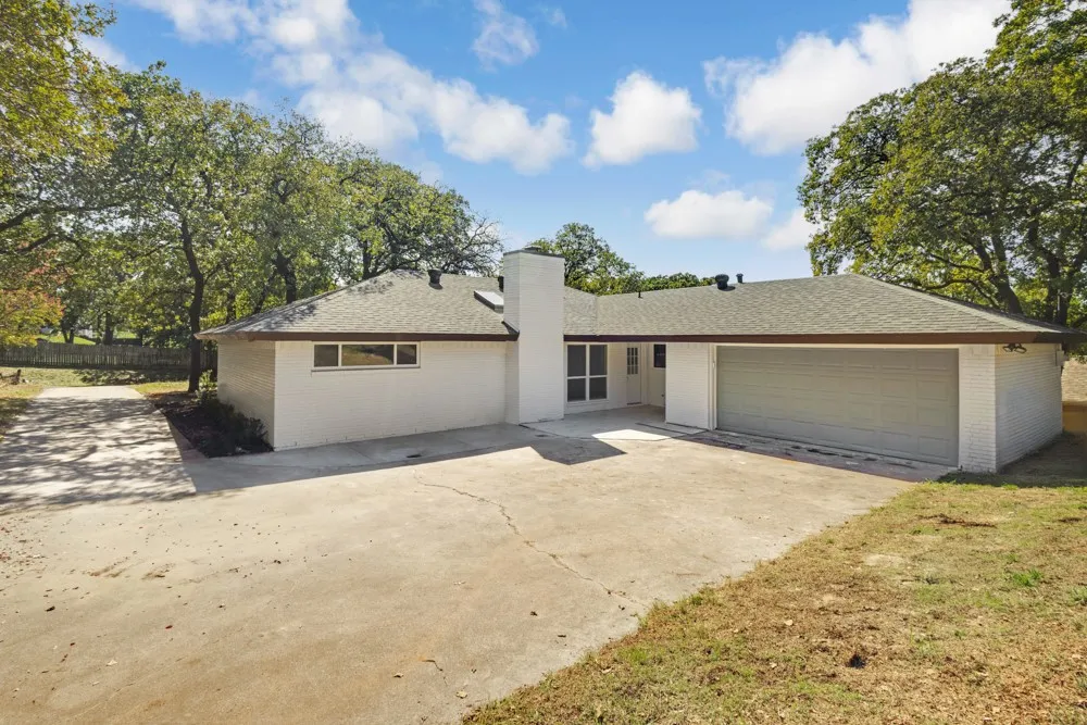 Single Family Residence For Sale in Tarrant County , 1137 Melissa Drive, Keller, Texas 76262, 3 Bedroom, 2 Bathroom, 2 Garage spaces, 1,522 Sqft, built in 1972, mls#21410294, Real Estate Agent in Keller, Homes For Sale in Tarrant county, Homes For Sale in Keller, Realtor in Keller Texas, Real Estate Brokerage Independent Realty Texas, Luminita Cordes Realtor