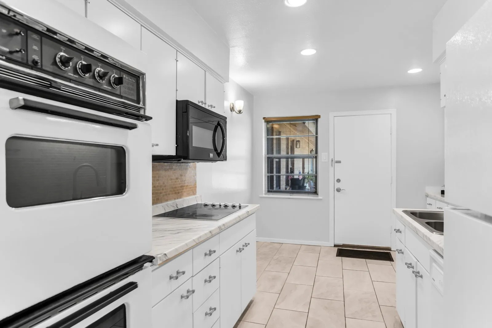 Condominium For Rent in Dallas County , 11332 Park Central Place C, Dallas, Texas 75230, 3 Bedroom, 2 Bathroom, Garage spaces, 1,301 Sqft, built in 1961, mls#21411971, Real Estate Agent in Dallas, Homes For Rent in Dallas county, Homes For Rent in Dallas, Realtor in Dallas Texas, Real Estate Brokerage Independent Realty Texas, Luminita Cordes Realtor