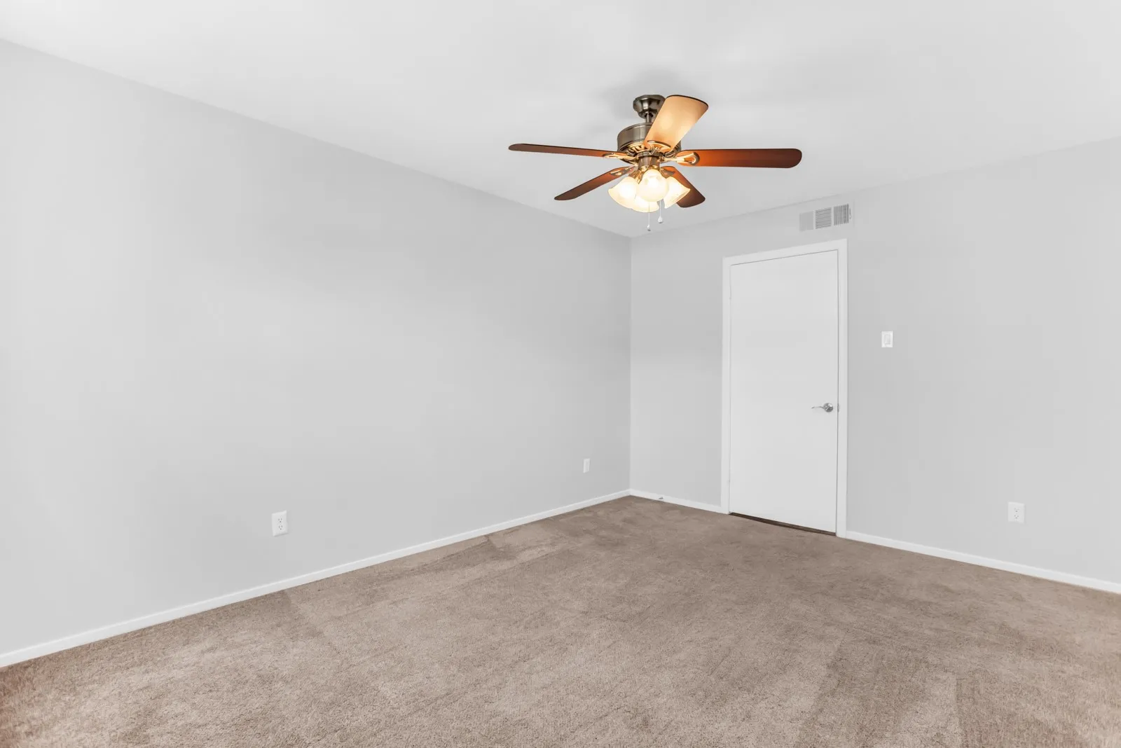 Condominium For Rent in Dallas County , 11332 Park Central Place C, Dallas, Texas 75230, 3 Bedroom, 2 Bathroom, Garage spaces, 1,301 Sqft, built in 1961, mls#21411971, Real Estate Agent in Dallas, Homes For Rent in Dallas county, Homes For Rent in Dallas, Realtor in Dallas Texas, Real Estate Brokerage Independent Realty Texas, Luminita Cordes Realtor
