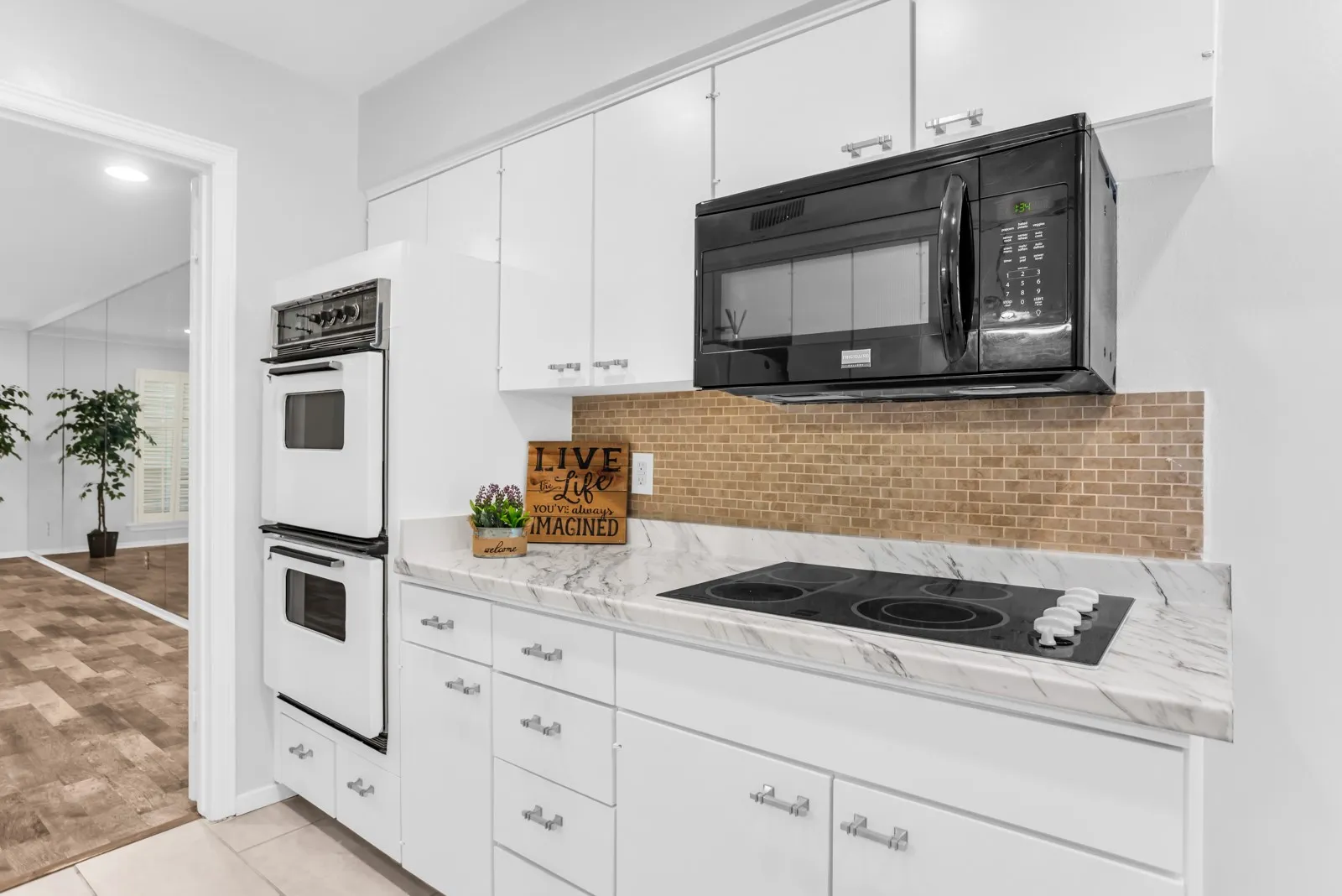 Condominium For Rent in Dallas County , 11332 Park Central Place C, Dallas, Texas 75230, 3 Bedroom, 2 Bathroom, Garage spaces, 1,301 Sqft, built in 1961, mls#21411971, Real Estate Agent in Dallas, Homes For Rent in Dallas county, Homes For Rent in Dallas, Realtor in Dallas Texas, Real Estate Brokerage Independent Realty Texas, Luminita Cordes Realtor