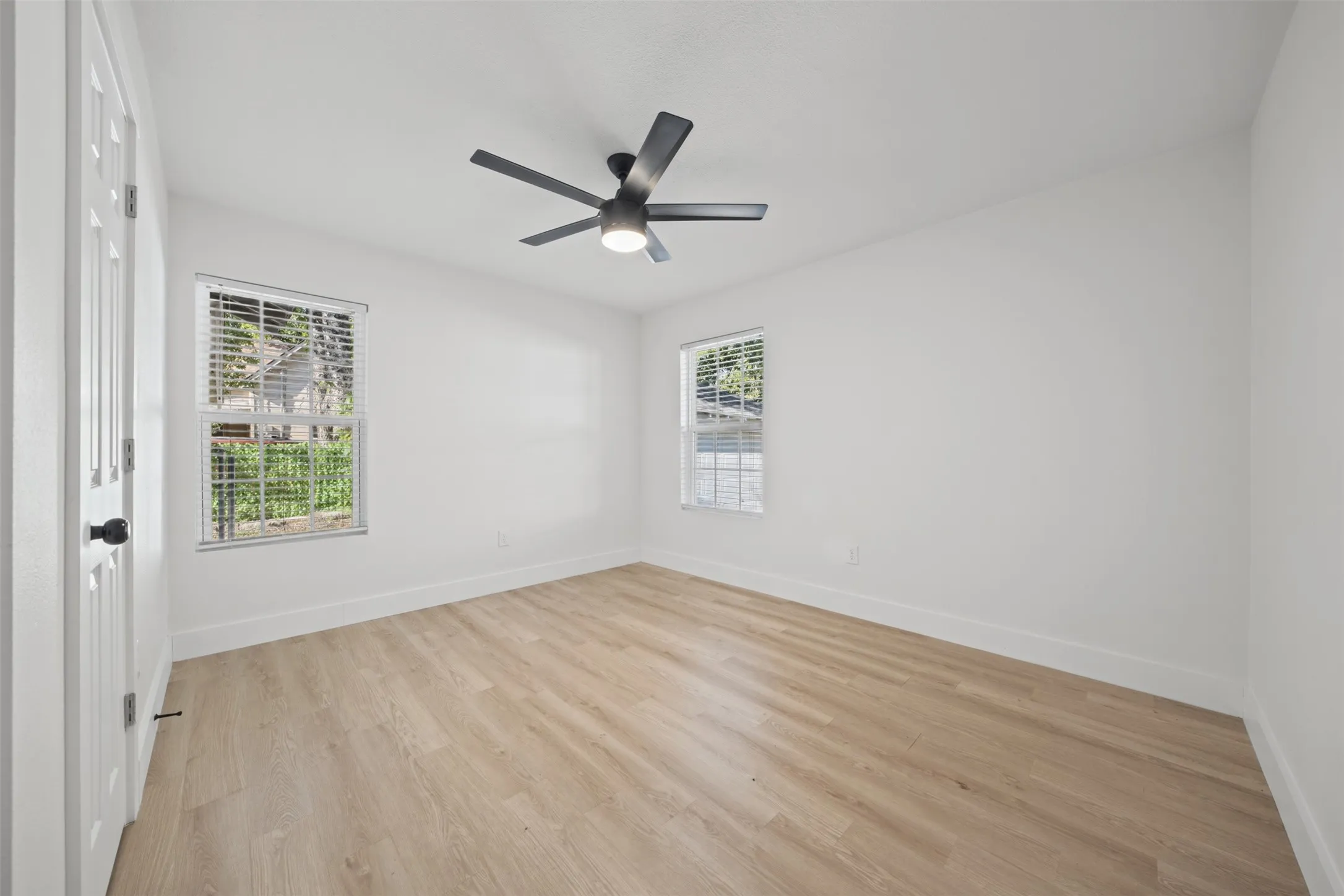 Single Family Residence For Sale in Johnson County , 220 W Wardville Street, Cleburne, Texas 76033, 4 Bedroom, 2 Bathroom, 2 Garage spaces, 2,074 Sqft, built in 1918, mls#21411602, Real Estate Agent in Cleburne, Homes For Sale in Johnson county, Homes For Sale in Cleburne, Realtor in Cleburne Texas, Real Estate Brokerage Independent Realty Texas, Luminita Cordes Realtor