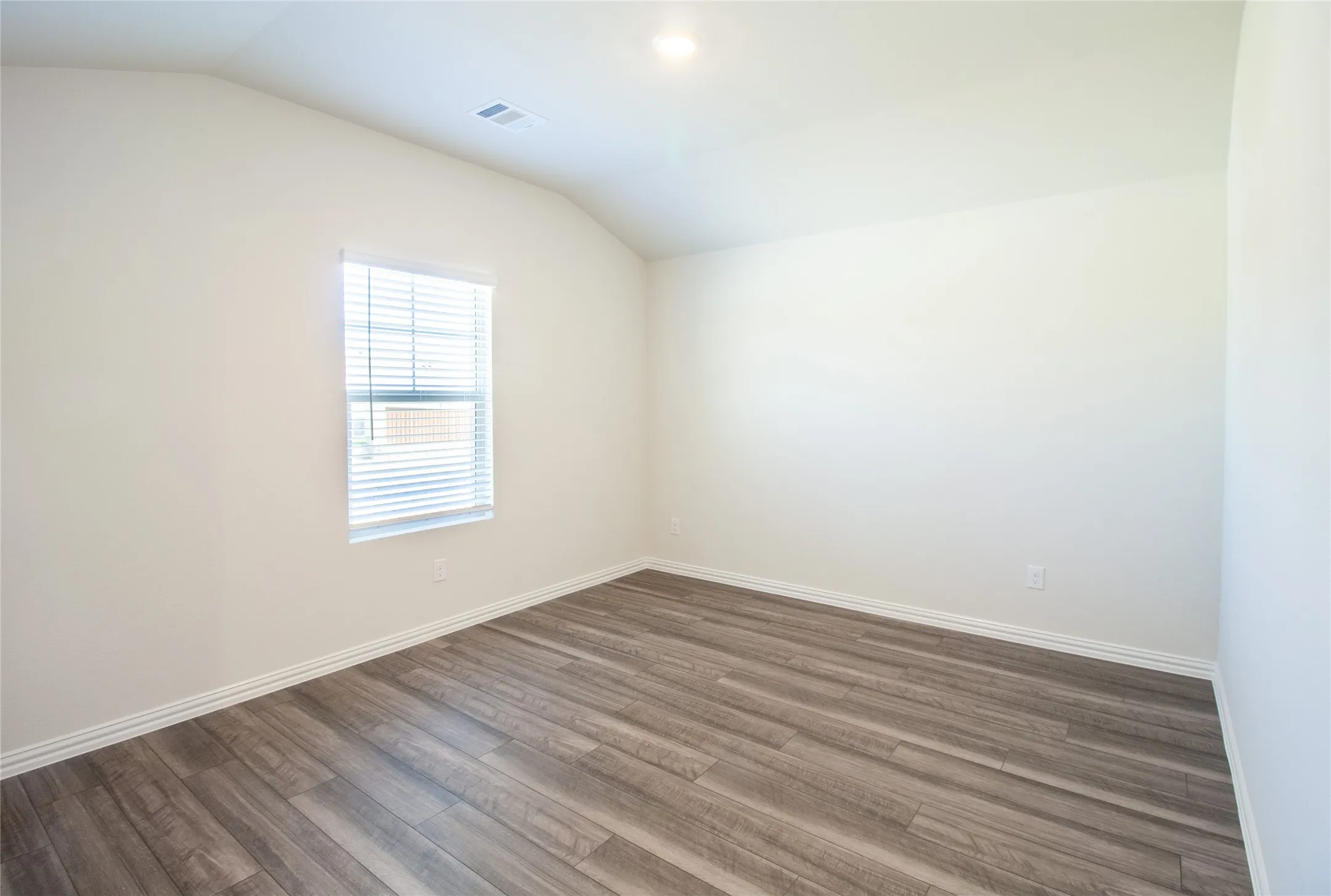 Single Family Residence For Rent in Tarrant County , 10501 Tuxinaw Trail, Fort Worth, Texas 76179, 3 Bedroom, 2 Bathroom, 2 Garage spaces, 1,831 Sqft, built in 2024, mls#21412025, Real Estate Agent in Fort Worth, Homes For Rent in Tarrant county, Homes For Rent in Fort Worth, Realtor in Fort Worth Texas, Real Estate Brokerage Independent Realty Texas, Luminita Cordes Realtor
