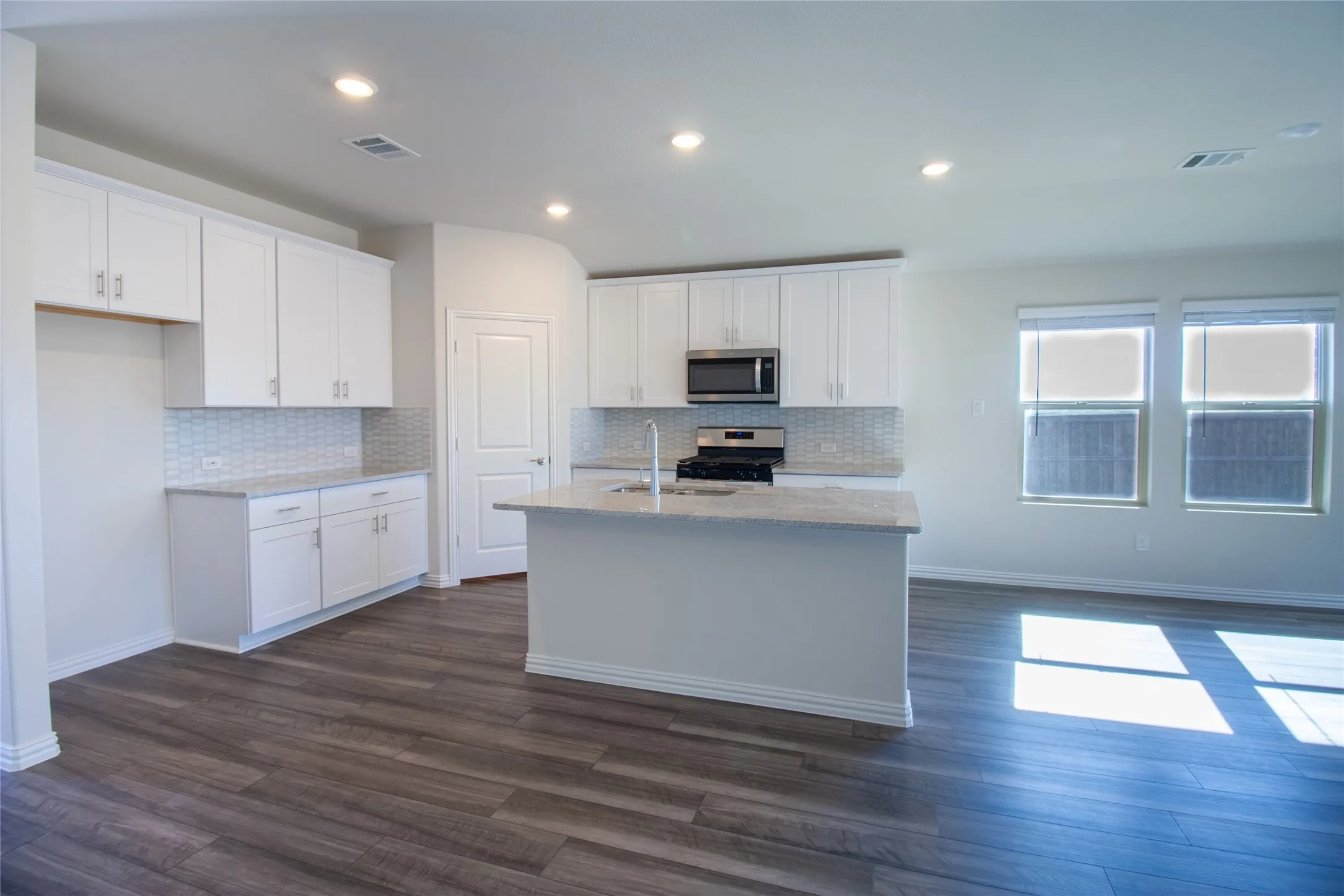 Single Family Residence For Rent in Tarrant County , 10501 Tuxinaw Trail, Fort Worth, Texas 76179, 3 Bedroom, 2 Bathroom, 2 Garage spaces, 1,831 Sqft, built in 2024, mls#21412025, Real Estate Agent in Fort Worth, Homes For Rent in Tarrant county, Homes For Rent in Fort Worth, Realtor in Fort Worth Texas, Real Estate Brokerage Independent Realty Texas, Luminita Cordes Realtor