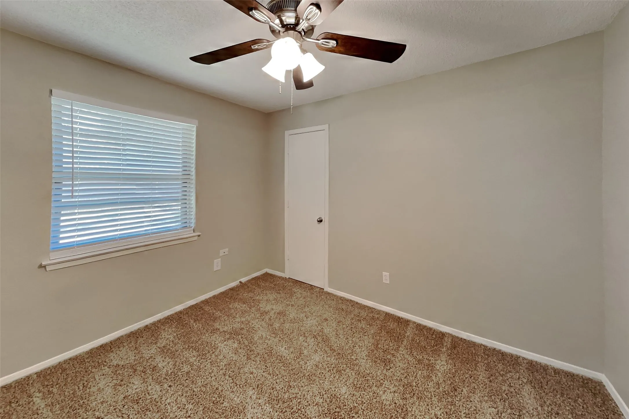 Single Family Residence For Rent in Tarrant County , 5405 Bright Star Trail, Arlington, Texas 76017, 3 Bedroom, 2 Bathroom, 2 Garage spaces, 1,682 Sqft, built in 1978, mls#21412026, Real Estate Agent in Arlington, Homes For Rent in Tarrant county, Homes For Rent in Arlington, Realtor in Arlington Texas, Real Estate Brokerage Independent Realty Texas, Luminita Cordes Realtor