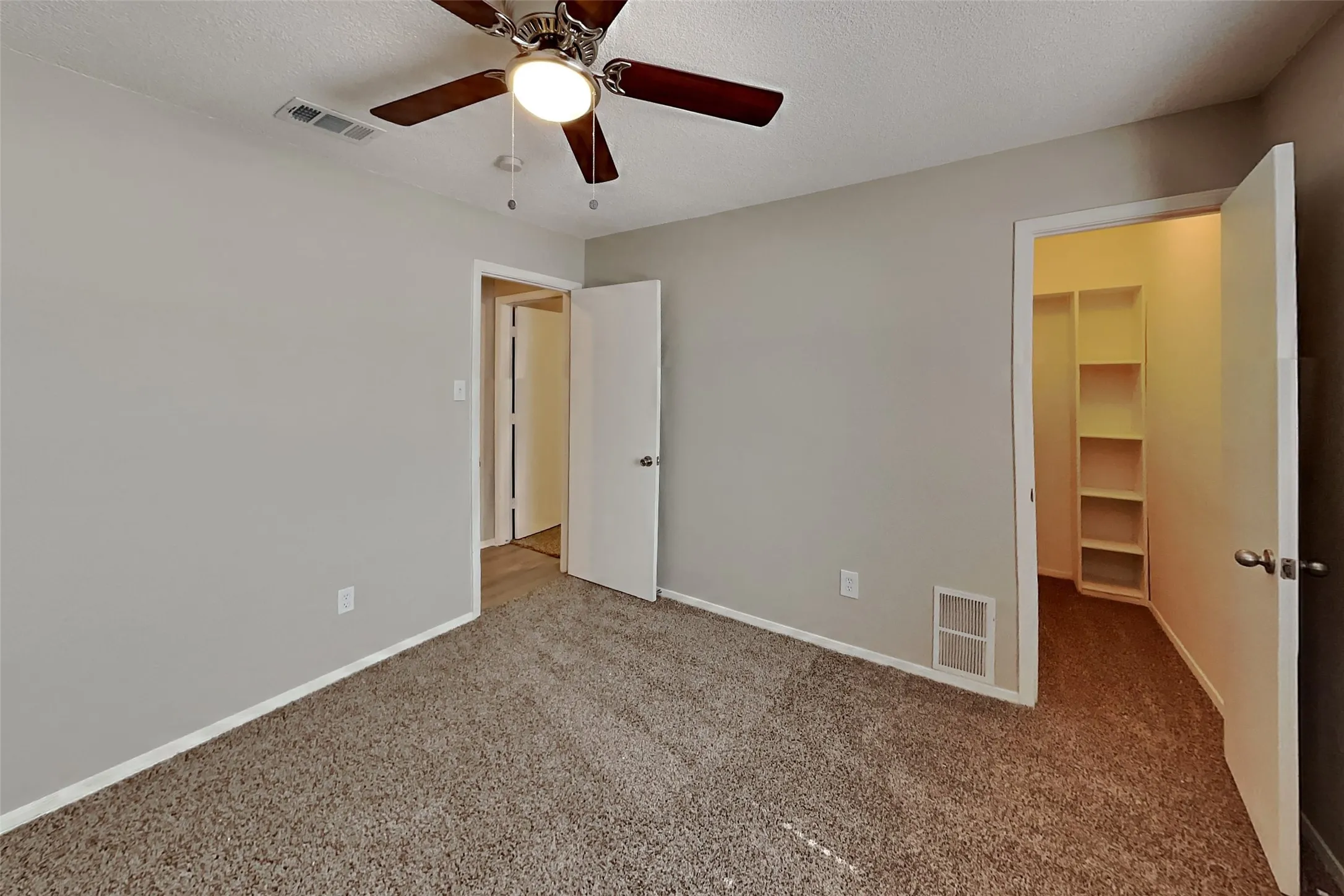 Single Family Residence For Rent in Tarrant County , 5405 Bright Star Trail, Arlington, Texas 76017, 3 Bedroom, 2 Bathroom, 2 Garage spaces, 1,682 Sqft, built in 1978, mls#21412026, Real Estate Agent in Arlington, Homes For Rent in Tarrant county, Homes For Rent in Arlington, Realtor in Arlington Texas, Real Estate Brokerage Independent Realty Texas, Luminita Cordes Realtor