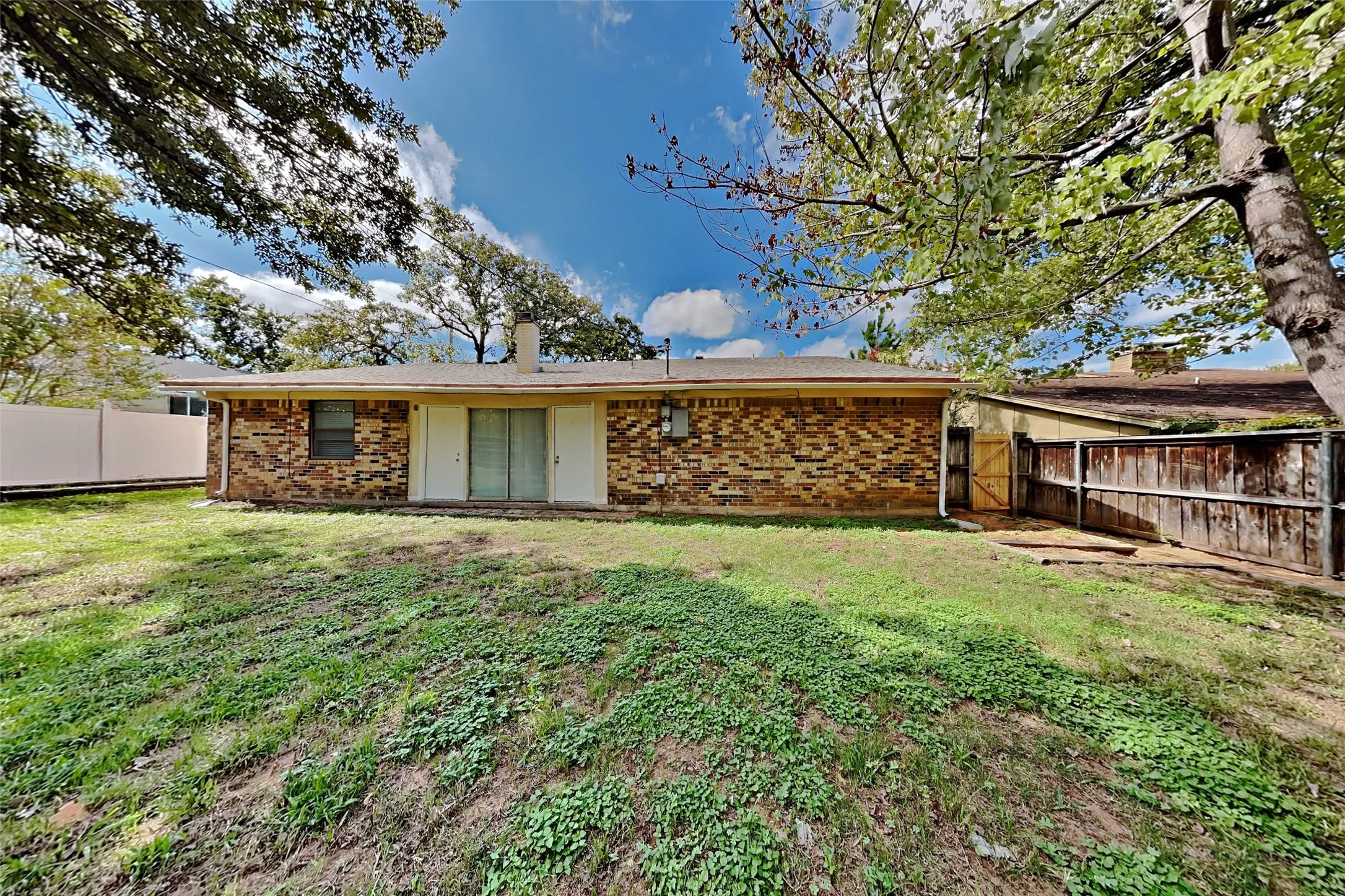 Single Family Residence For Rent in Tarrant County , 5405 Bright Star Trail, Arlington, Texas 76017, 3 Bedroom, 2 Bathroom, 2 Garage spaces, 1,682 Sqft, built in 1978, mls#21412026, Real Estate Agent in Arlington, Homes For Rent in Tarrant county, Homes For Rent in Arlington, Realtor in Arlington Texas, Real Estate Brokerage Independent Realty Texas, Luminita Cordes Realtor