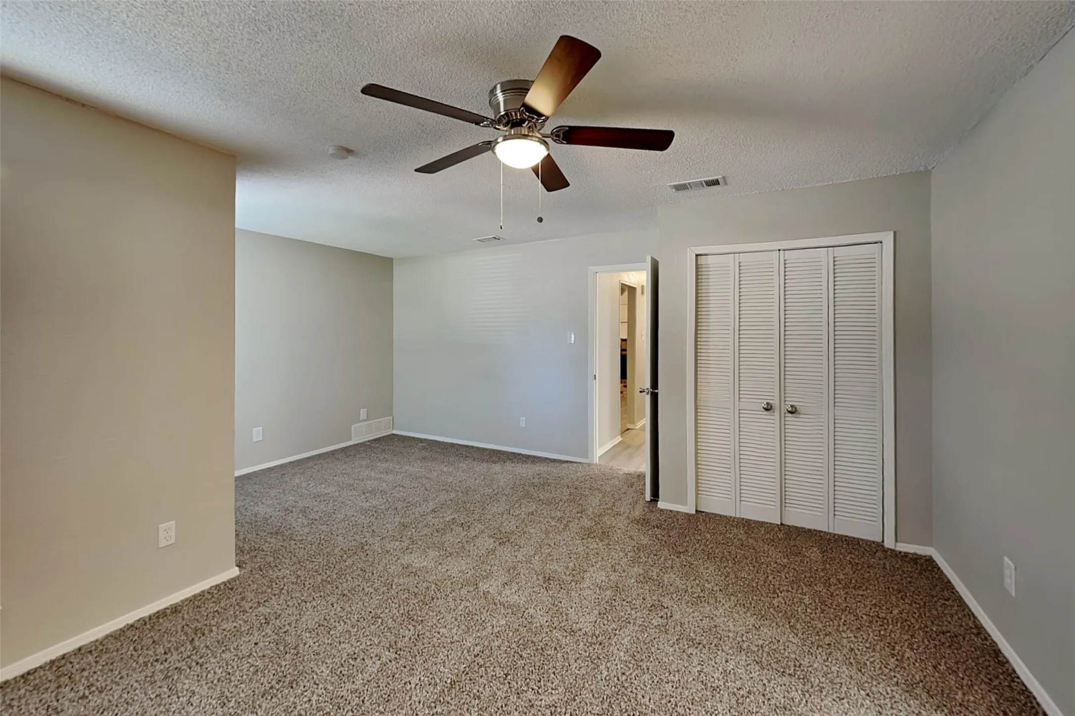 Single Family Residence For Rent in Tarrant County , 5405 Bright Star Trail, Arlington, Texas 76017, 3 Bedroom, 2 Bathroom, 2 Garage spaces, 1,682 Sqft, built in 1978, mls#21412026, Real Estate Agent in Arlington, Homes For Rent in Tarrant county, Homes For Rent in Arlington, Realtor in Arlington Texas, Real Estate Brokerage Independent Realty Texas, Luminita Cordes Realtor