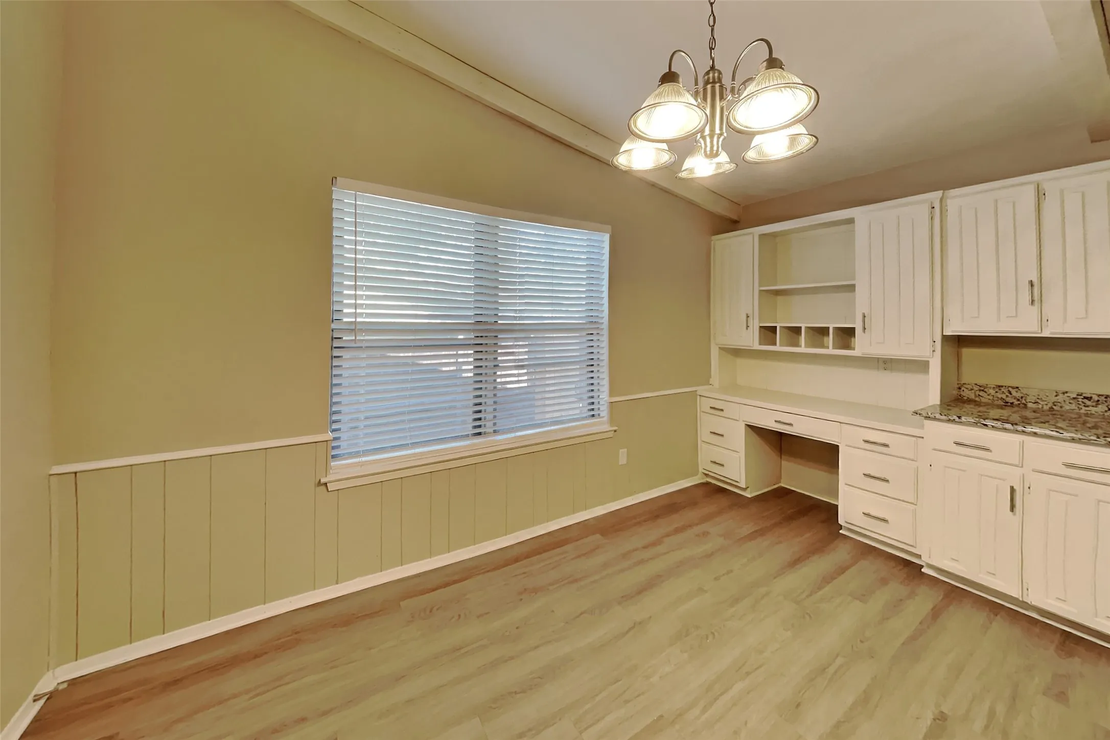 Single Family Residence For Rent in Tarrant County , 5405 Bright Star Trail, Arlington, Texas 76017, 3 Bedroom, 2 Bathroom, 2 Garage spaces, 1,682 Sqft, built in 1978, mls#21412026, Real Estate Agent in Arlington, Homes For Rent in Tarrant county, Homes For Rent in Arlington, Realtor in Arlington Texas, Real Estate Brokerage Independent Realty Texas, Luminita Cordes Realtor