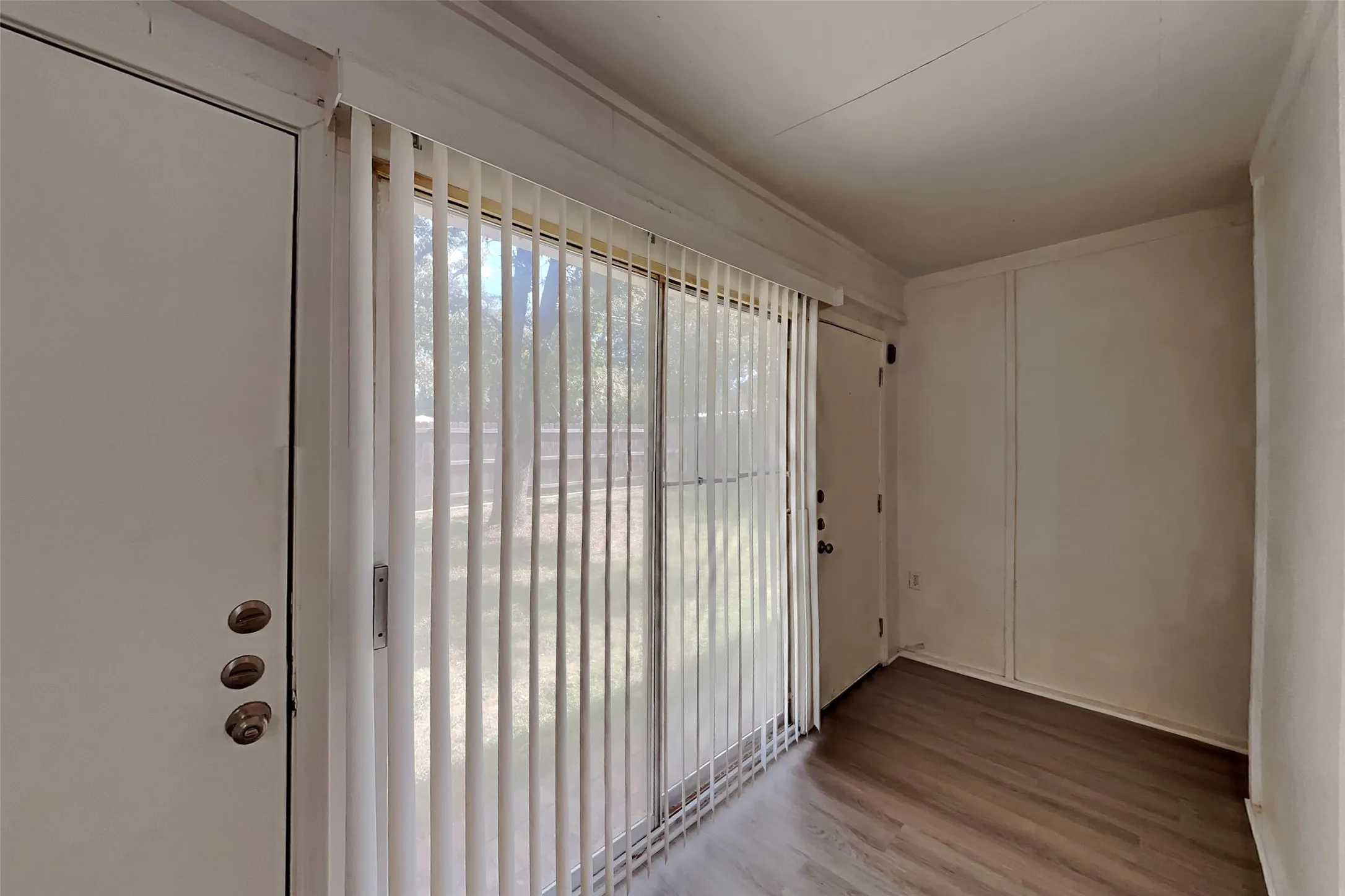 Single Family Residence For Rent in Tarrant County , 5405 Bright Star Trail, Arlington, Texas 76017, 3 Bedroom, 2 Bathroom, 2 Garage spaces, 1,682 Sqft, built in 1978, mls#21412026, Real Estate Agent in Arlington, Homes For Rent in Tarrant county, Homes For Rent in Arlington, Realtor in Arlington Texas, Real Estate Brokerage Independent Realty Texas, Luminita Cordes Realtor