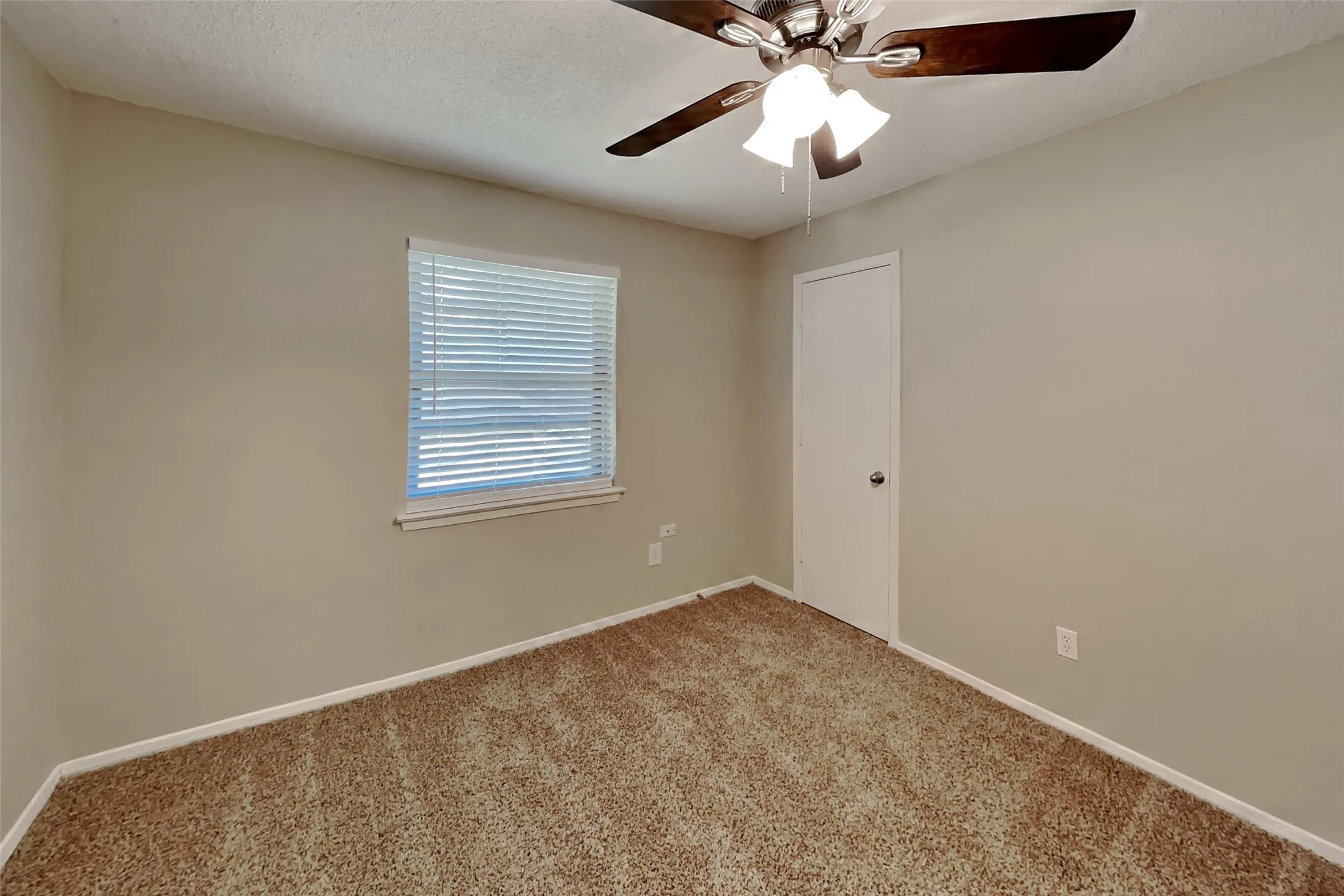 Single Family Residence For Rent in Tarrant County , 5405 Bright Star Trail, Arlington, Texas 76017, 3 Bedroom, 2 Bathroom, 2 Garage spaces, 1,682 Sqft, built in 1978, mls#21412026, Real Estate Agent in Arlington, Homes For Rent in Tarrant county, Homes For Rent in Arlington, Realtor in Arlington Texas, Real Estate Brokerage Independent Realty Texas, Luminita Cordes Realtor