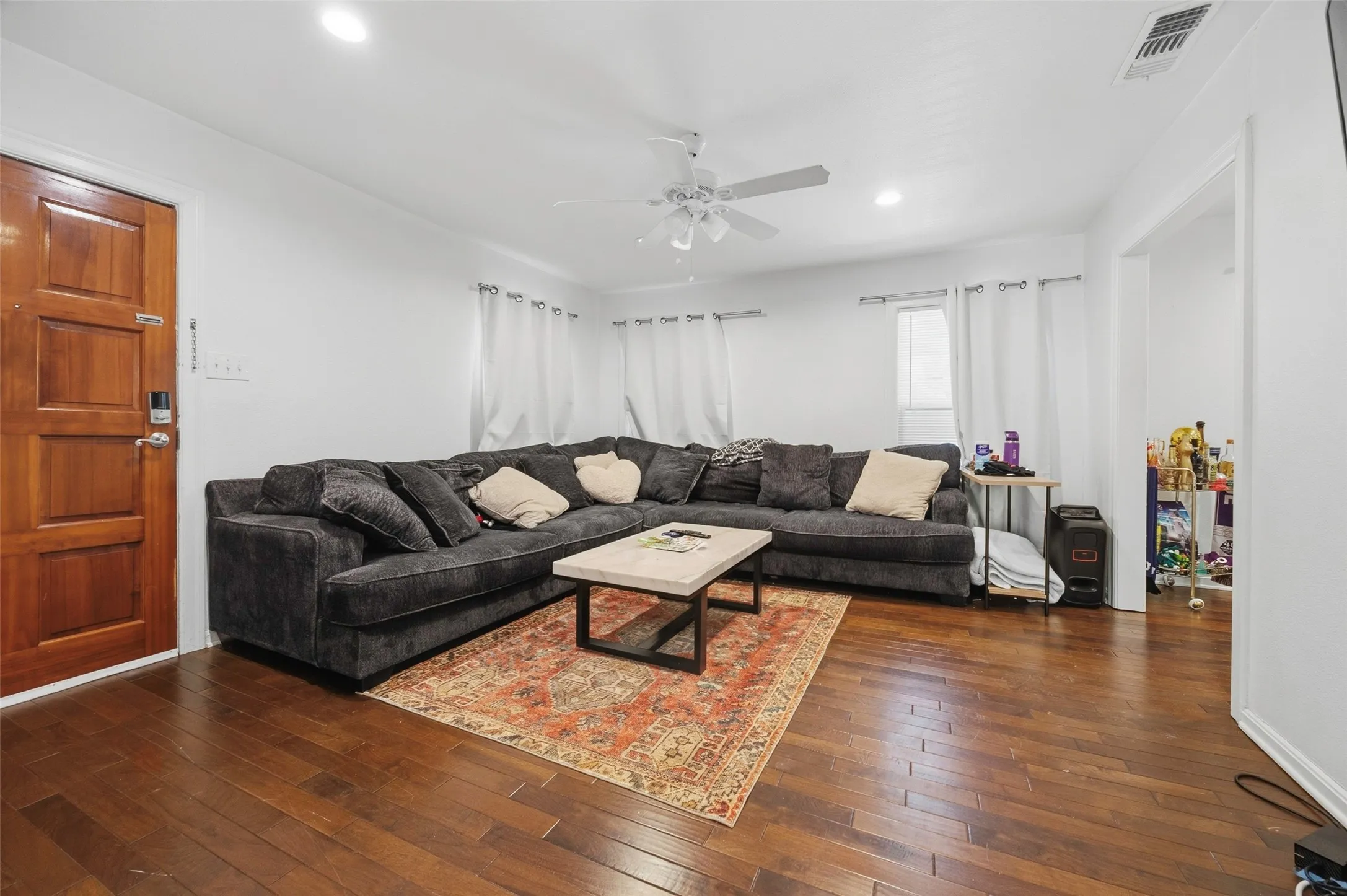Single Family Residence For Sale in Tarrant County , 3233 Merida Avenue, Fort Worth, Texas 76109, 3 Bedroom, 3 Bathroom, Garage spaces, 2,296 Sqft, built in 1945, mls#21411976, Real Estate Agent in Fort Worth, Homes For Sale in Tarrant county, Homes For Sale in Fort Worth, Realtor in Fort Worth Texas, Real Estate Brokerage Independent Realty Texas, Luminita Cordes Realtor