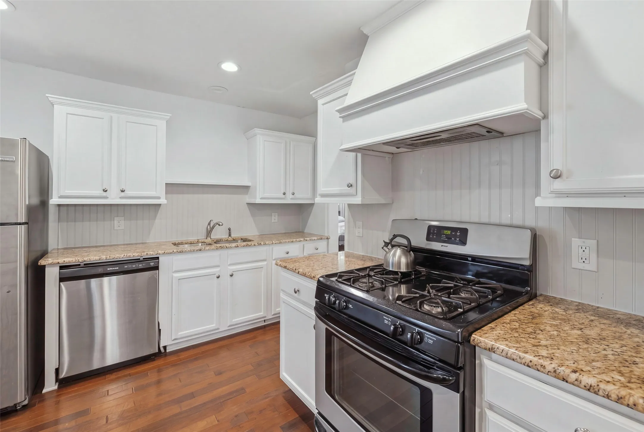 Single Family Residence For Sale in Tarrant County , 3233 Merida Avenue, Fort Worth, Texas 76109, 3 Bedroom, 3 Bathroom, Garage spaces, 2,296 Sqft, built in 1945, mls#21411976, Real Estate Agent in Fort Worth, Homes For Sale in Tarrant county, Homes For Sale in Fort Worth, Realtor in Fort Worth Texas, Real Estate Brokerage Independent Realty Texas, Luminita Cordes Realtor