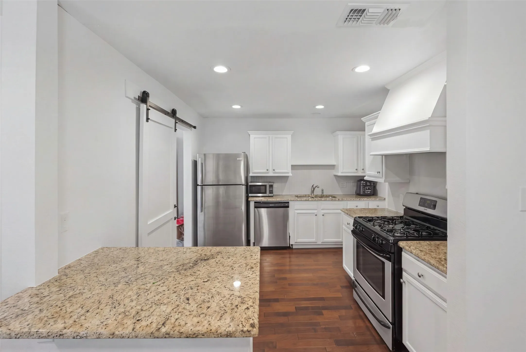 Single Family Residence For Sale in Tarrant County , 3233 Merida Avenue, Fort Worth, Texas 76109, 3 Bedroom, 3 Bathroom, Garage spaces, 2,296 Sqft, built in 1945, mls#21411976, Real Estate Agent in Fort Worth, Homes For Sale in Tarrant county, Homes For Sale in Fort Worth, Realtor in Fort Worth Texas, Real Estate Brokerage Independent Realty Texas, Luminita Cordes Realtor