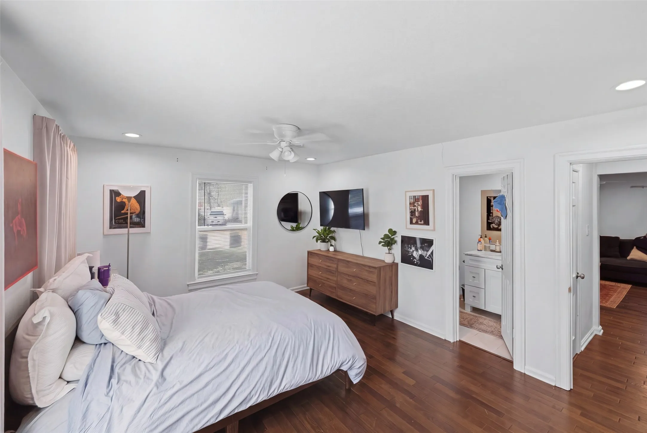 Single Family Residence For Sale in Tarrant County , 3233 Merida Avenue, Fort Worth, Texas 76109, 3 Bedroom, 3 Bathroom, Garage spaces, 2,296 Sqft, built in 1945, mls#21411976, Real Estate Agent in Fort Worth, Homes For Sale in Tarrant county, Homes For Sale in Fort Worth, Realtor in Fort Worth Texas, Real Estate Brokerage Independent Realty Texas, Luminita Cordes Realtor