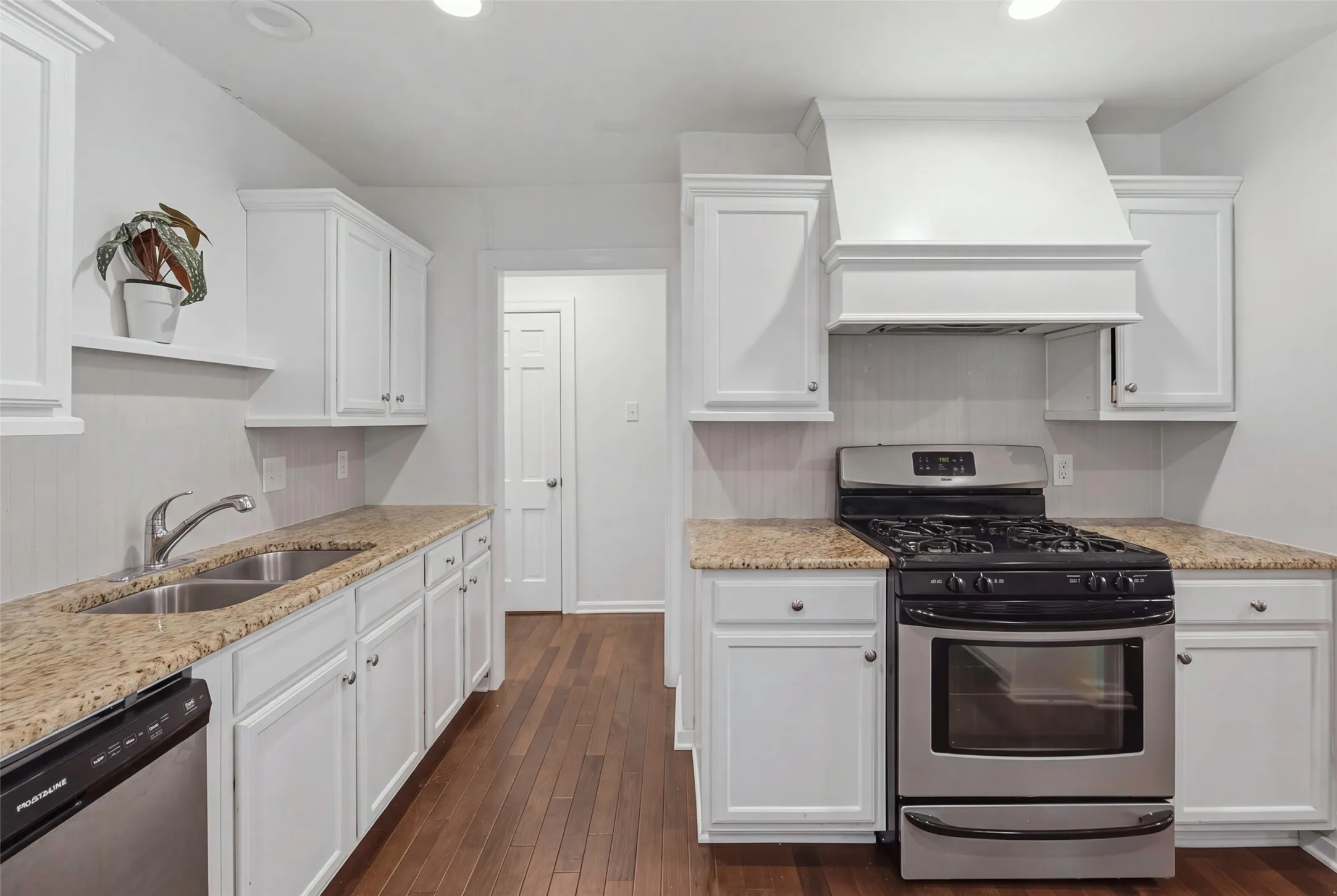 Single Family Residence For Sale in Tarrant County , 3233 Merida Avenue, Fort Worth, Texas 76109, 3 Bedroom, 3 Bathroom, Garage spaces, 2,296 Sqft, built in 1945, mls#21411976, Real Estate Agent in Fort Worth, Homes For Sale in Tarrant county, Homes For Sale in Fort Worth, Realtor in Fort Worth Texas, Real Estate Brokerage Independent Realty Texas, Luminita Cordes Realtor