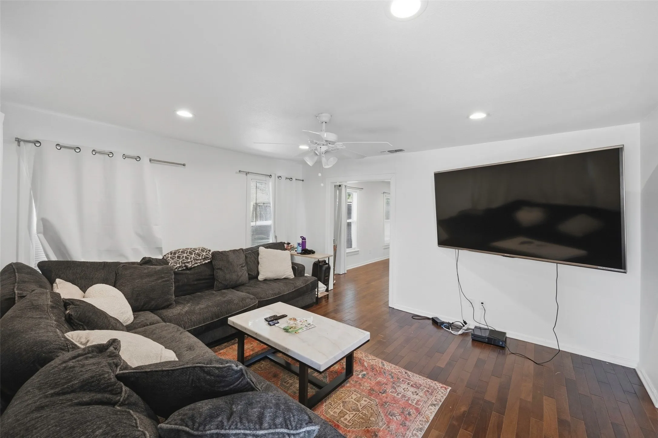 Single Family Residence For Sale in Tarrant County , 3233 Merida Avenue, Fort Worth, Texas 76109, 3 Bedroom, 3 Bathroom, Garage spaces, 2,296 Sqft, built in 1945, mls#21411976, Real Estate Agent in Fort Worth, Homes For Sale in Tarrant county, Homes For Sale in Fort Worth, Realtor in Fort Worth Texas, Real Estate Brokerage Independent Realty Texas, Luminita Cordes Realtor