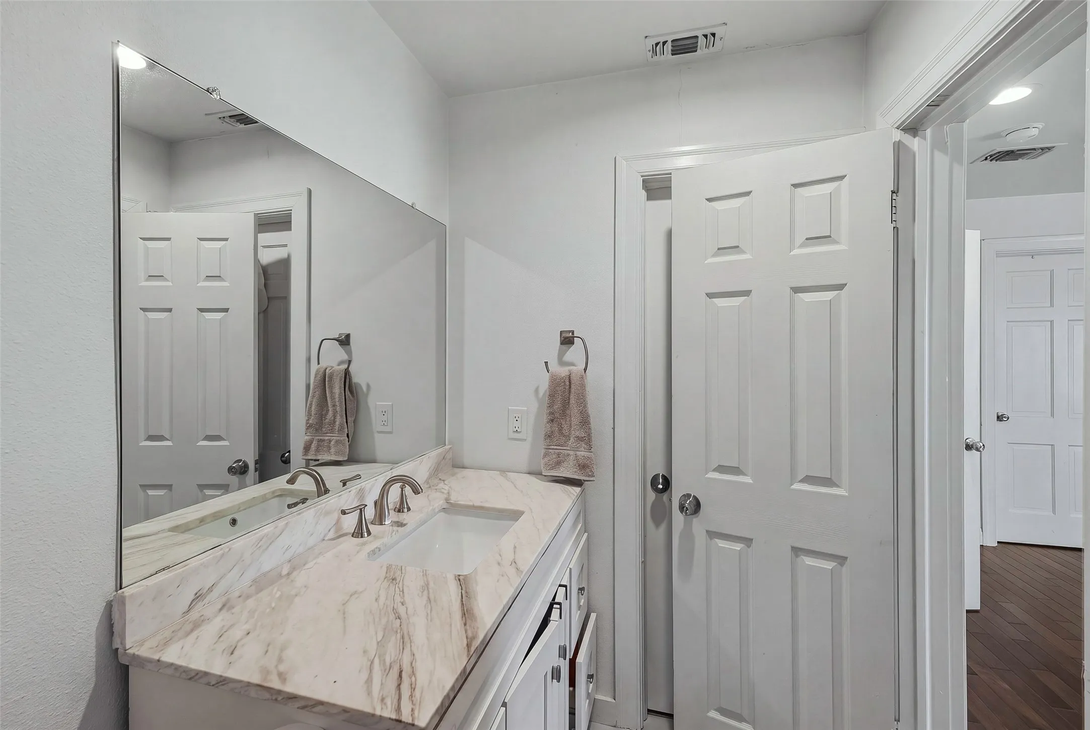 Single Family Residence For Sale in Tarrant County , 3233 Merida Avenue, Fort Worth, Texas 76109, 3 Bedroom, 3 Bathroom, Garage spaces, 2,296 Sqft, built in 1945, mls#21411976, Real Estate Agent in Fort Worth, Homes For Sale in Tarrant county, Homes For Sale in Fort Worth, Realtor in Fort Worth Texas, Real Estate Brokerage Independent Realty Texas, Luminita Cordes Realtor