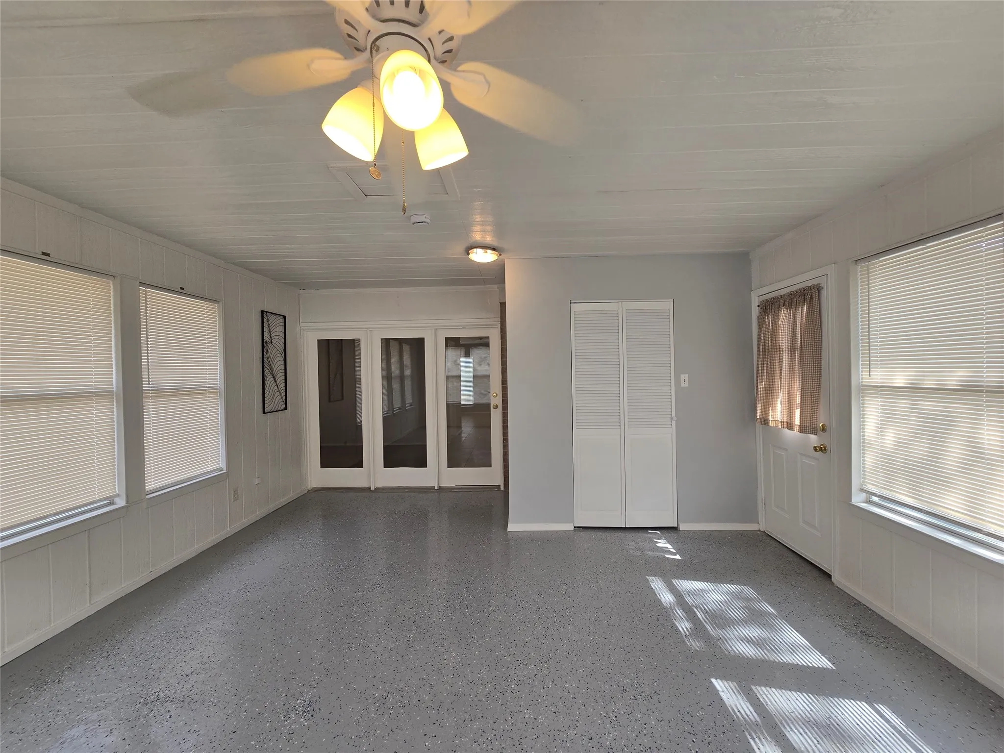 Single Family Residence For Sale in Collin County , 3357 Sherwood Drive, Plano, Texas 75074, 3 Bedroom, 2 Bathroom, 1 Garage spaces, 1,292 Sqft, built in 1972, mls#21411485, Real Estate Agent in Plano, Homes For Sale in Collin county, Homes For Sale in Plano, Realtor in Plano Texas, Real Estate Brokerage Independent Realty Texas, Luminita Cordes Realtor