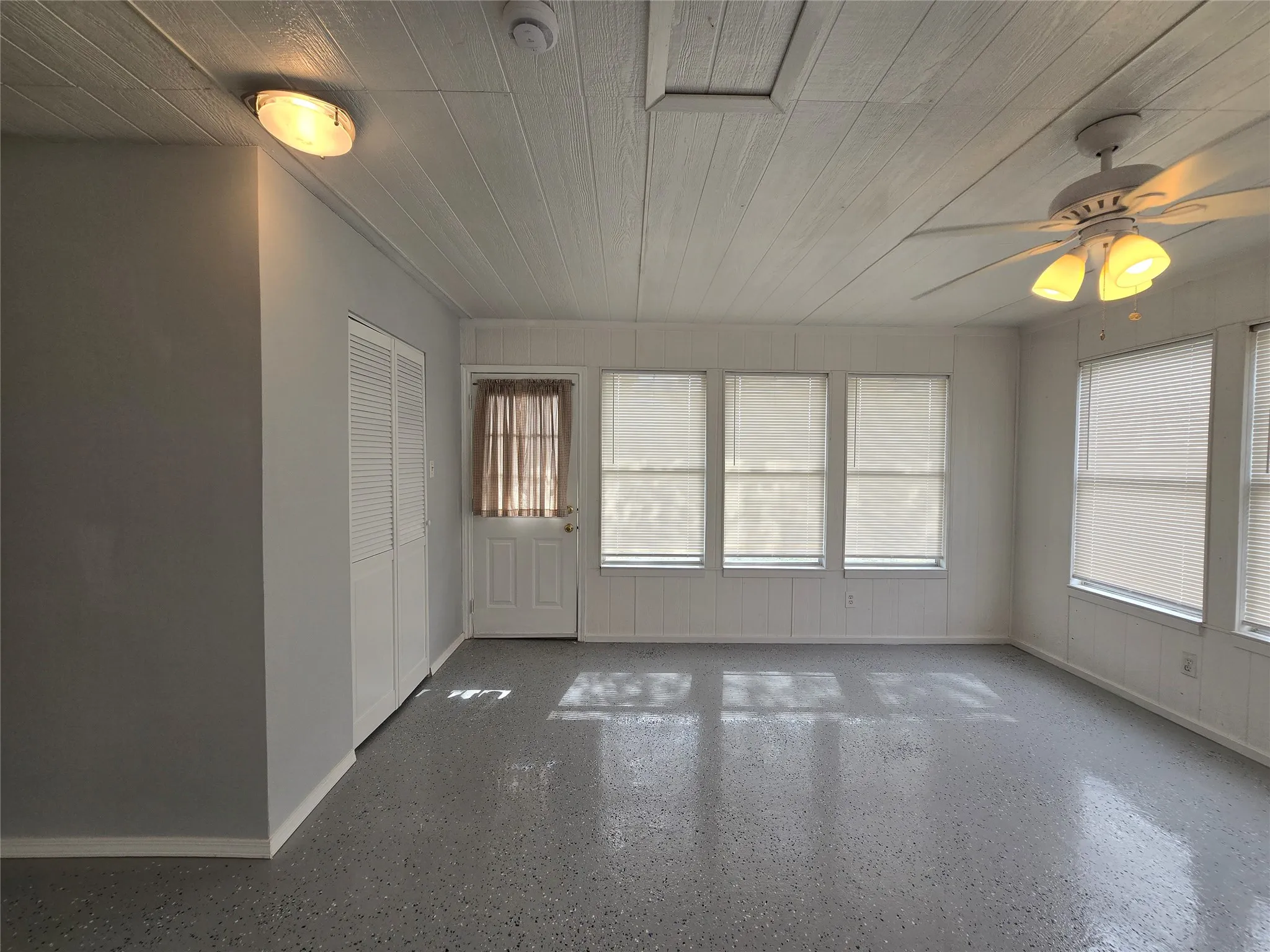 Single Family Residence For Sale in Collin County , 3357 Sherwood Drive, Plano, Texas 75074, 3 Bedroom, 2 Bathroom, 1 Garage spaces, 1,292 Sqft, built in 1972, mls#21411485, Real Estate Agent in Plano, Homes For Sale in Collin county, Homes For Sale in Plano, Realtor in Plano Texas, Real Estate Brokerage Independent Realty Texas, Luminita Cordes Realtor