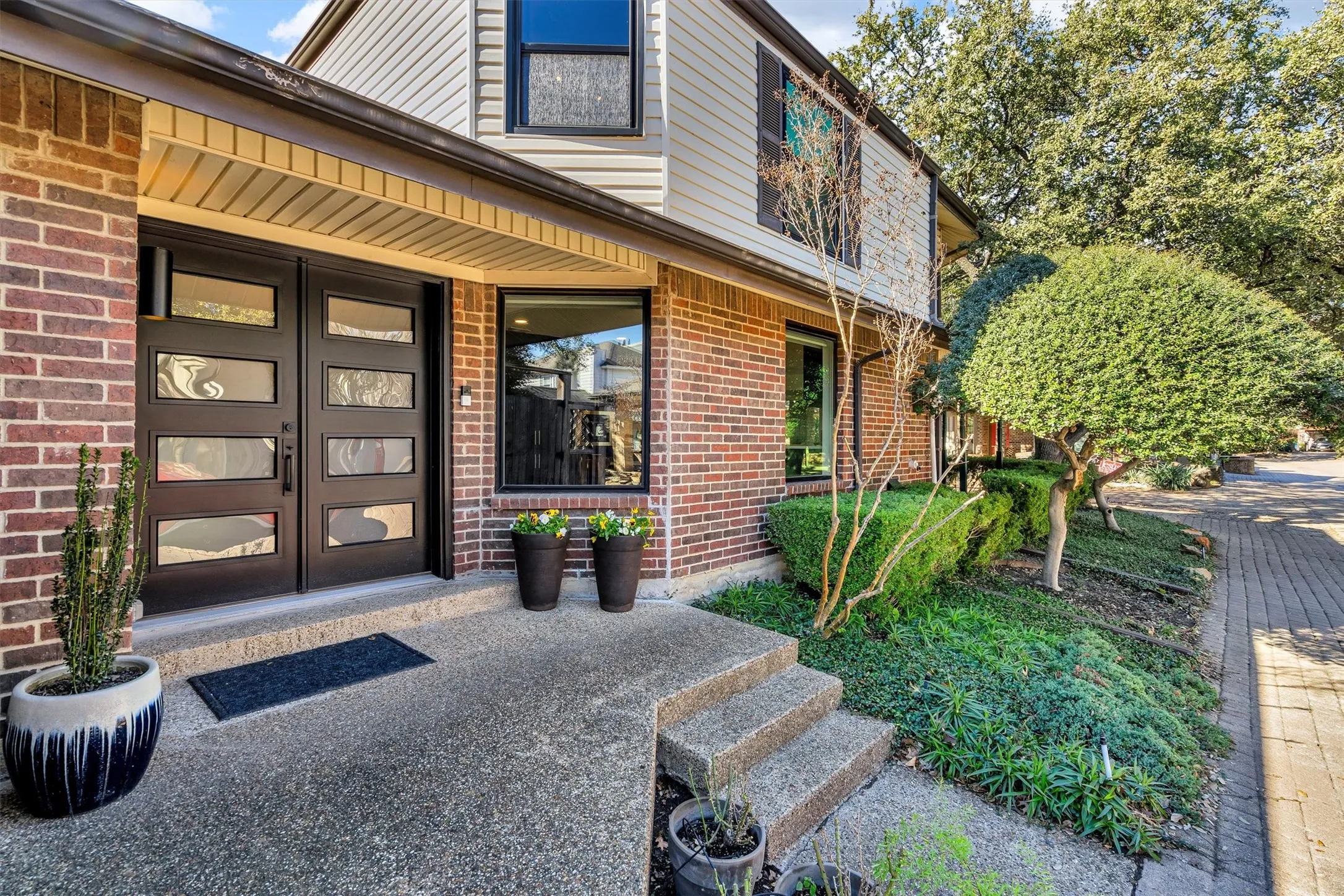 Front side door on Spenwick