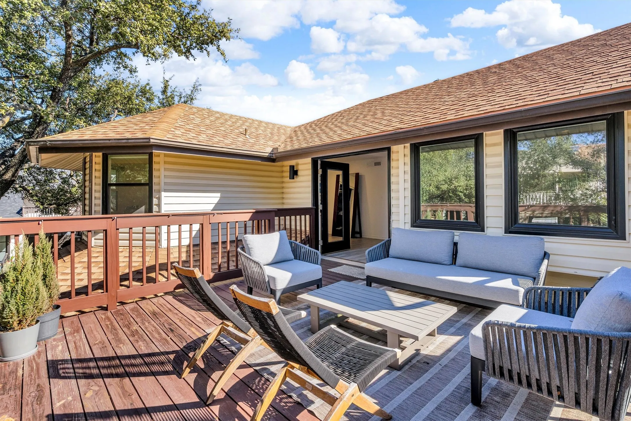 Single Family Residence For Rent in Dallas County , 3288 Lakenheath Place, Dallas, Texas 75204, 2 Bedroom, 3 Bathroom, 2 Garage spaces, 2,460 Sqft, built in 1980, mls#21408106, Real Estate Agent in Dallas, Homes For Rent in Dallas county, Homes For Rent in Dallas, Realtor in Dallas Texas, Real Estate Brokerage Independent Realty Texas, Luminita Cordes Realtor