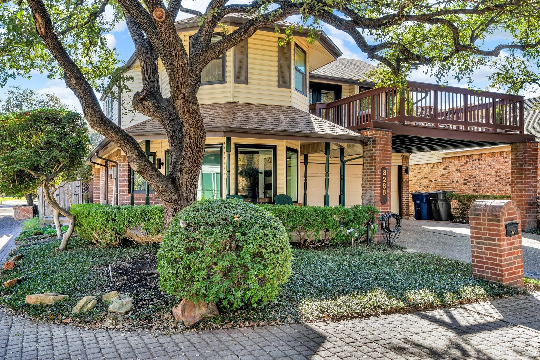 Single Family Residence For Rent in Dallas County , 3288 Lakenheath Place, Dallas, Texas 75204, 2 Bedroom, 3 Bathroom, 2 Garage spaces, 2,460 Sqft, built in 1980, mls#21408106, Real Estate Agent in Dallas, Homes For Rent in Dallas county, Homes For Rent in Dallas, Realtor in Dallas Texas, Real Estate Brokerage Independent Realty Texas, Luminita Cordes Realtor