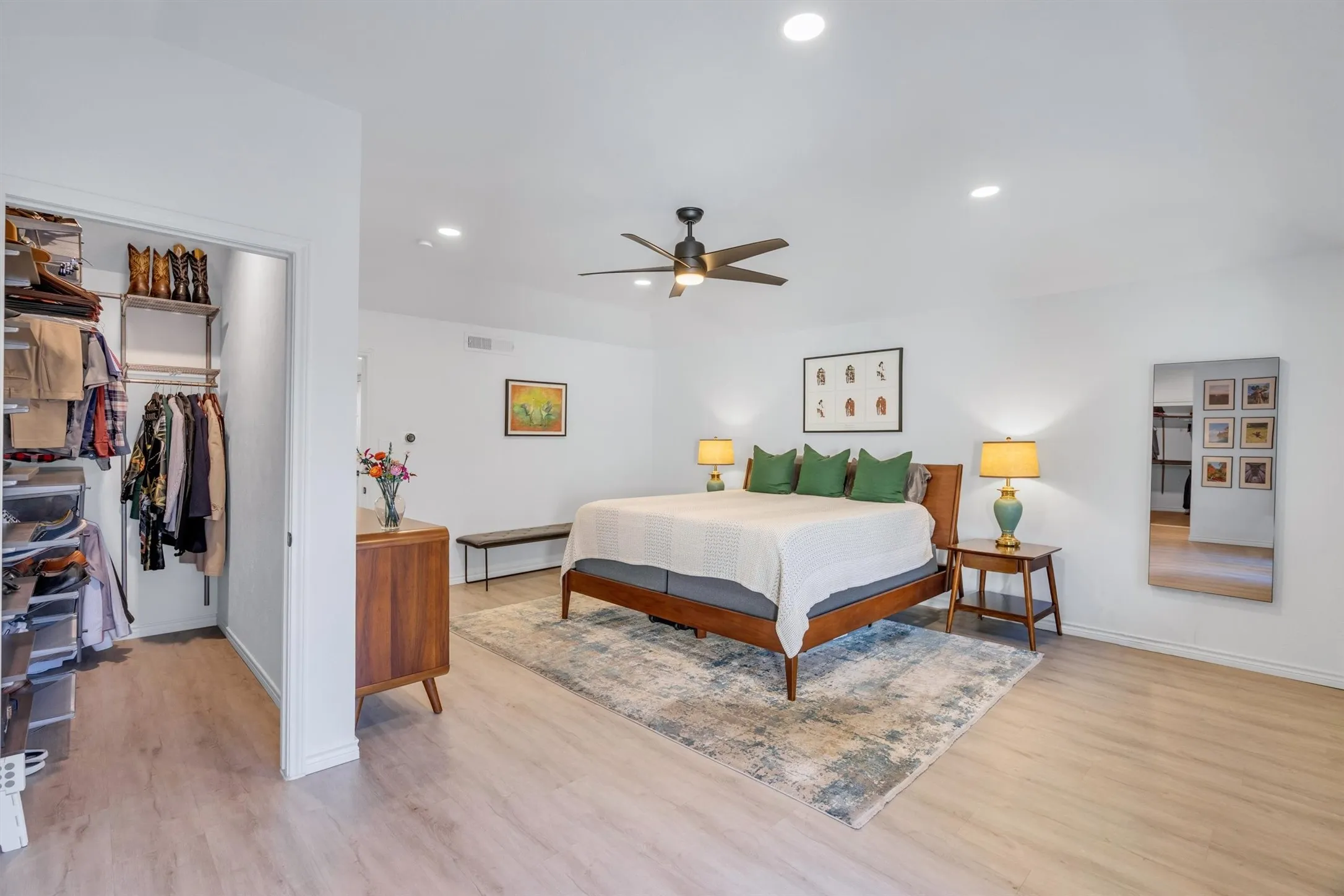 Single Family Residence For Rent in Dallas County , 3288 Lakenheath Place, Dallas, Texas 75204, 2 Bedroom, 3 Bathroom, 2 Garage spaces, 2,460 Sqft, built in 1980, mls#21408106, Real Estate Agent in Dallas, Homes For Rent in Dallas county, Homes For Rent in Dallas, Realtor in Dallas Texas, Real Estate Brokerage Independent Realty Texas, Luminita Cordes Realtor