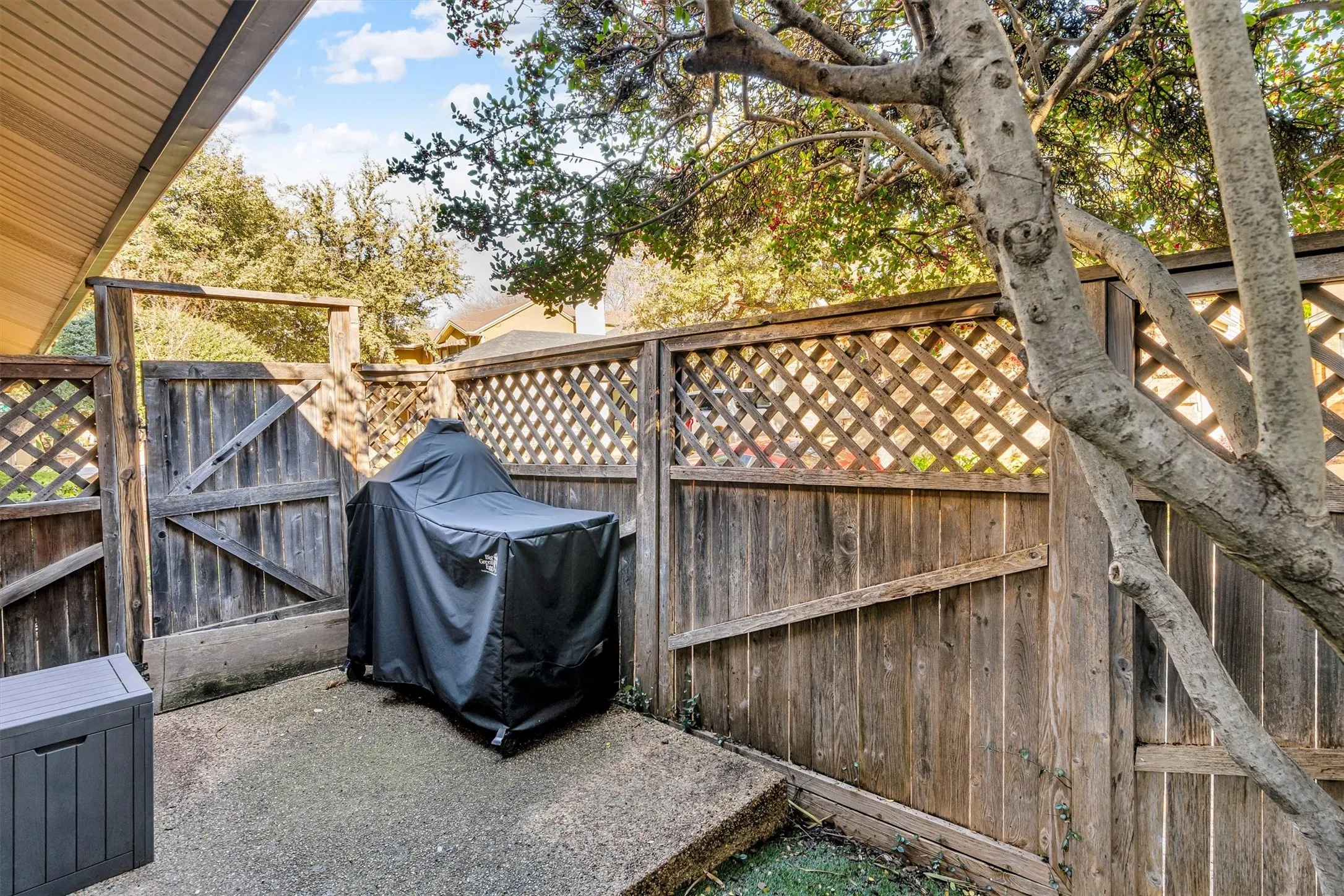 Single Family Residence For Rent in Dallas County , 3288 Lakenheath Place, Dallas, Texas 75204, 2 Bedroom, 3 Bathroom, 2 Garage spaces, 2,460 Sqft, built in 1980, mls#21408106, Real Estate Agent in Dallas, Homes For Rent in Dallas county, Homes For Rent in Dallas, Realtor in Dallas Texas, Real Estate Brokerage Independent Realty Texas, Luminita Cordes Realtor