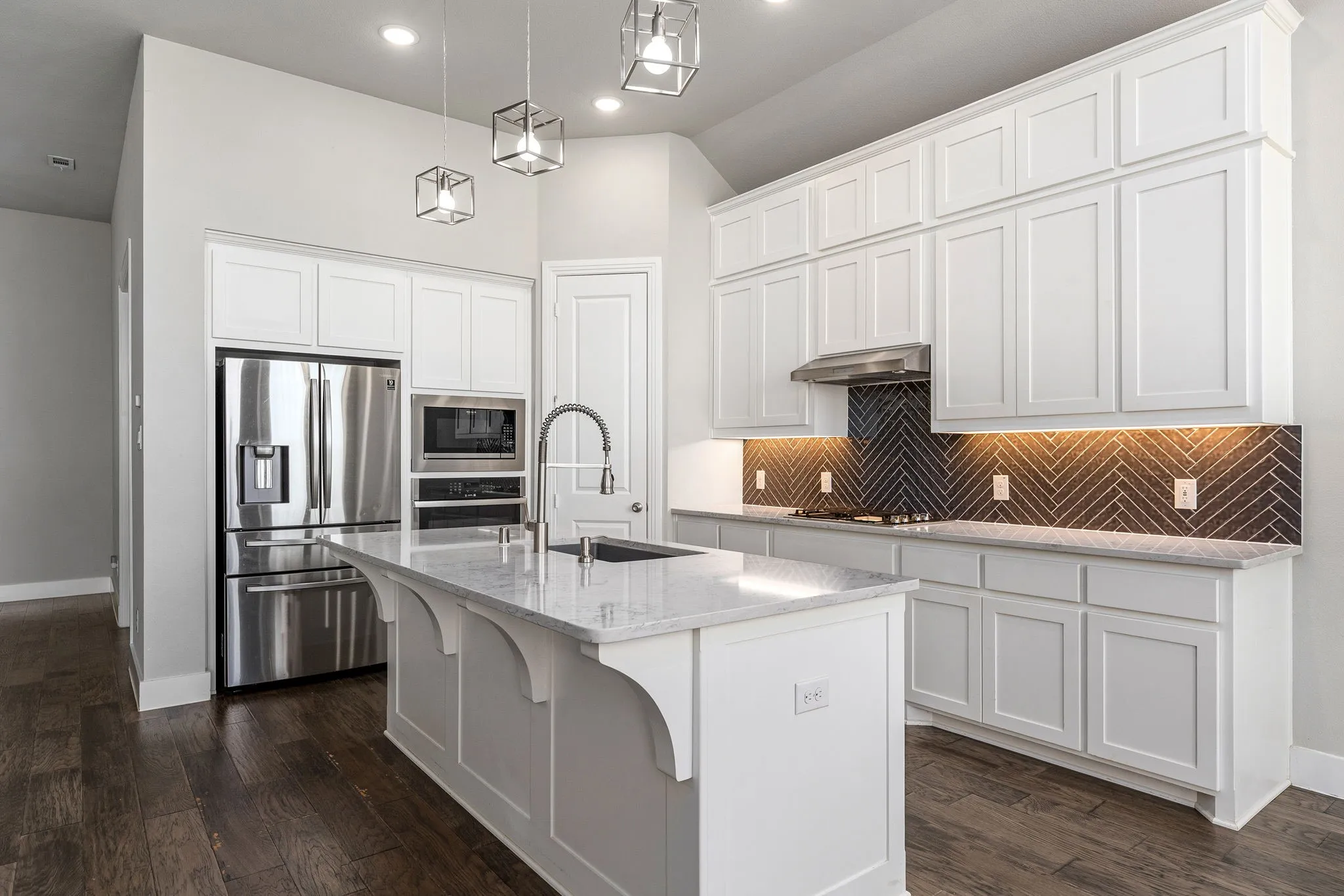Single Family Residence For Rent in Collin County , 2917 Saltwood, Celina, Texas 75009, 4 Bedroom, 4 Bathroom, 2 Garage spaces, 2,280 Sqft, built in 2020, mls#21412051, Real Estate Agent in Celina, Homes For Rent in Collin county, Homes For Rent in Celina, Realtor in Celina Texas, Real Estate Brokerage Independent Realty Texas, Luminita Cordes Realtor