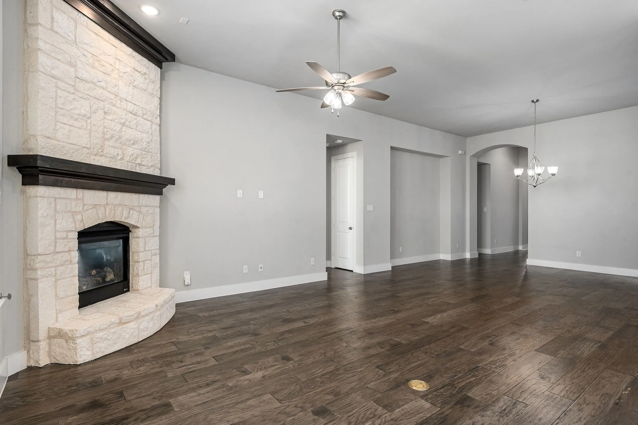Single Family Residence For Rent in Collin County , 2917 Saltwood, Celina, Texas 75009, 4 Bedroom, 4 Bathroom, 2 Garage spaces, 2,280 Sqft, built in 2020, mls#21412051, Real Estate Agent in Celina, Homes For Rent in Collin county, Homes For Rent in Celina, Realtor in Celina Texas, Real Estate Brokerage Independent Realty Texas, Luminita Cordes Realtor
