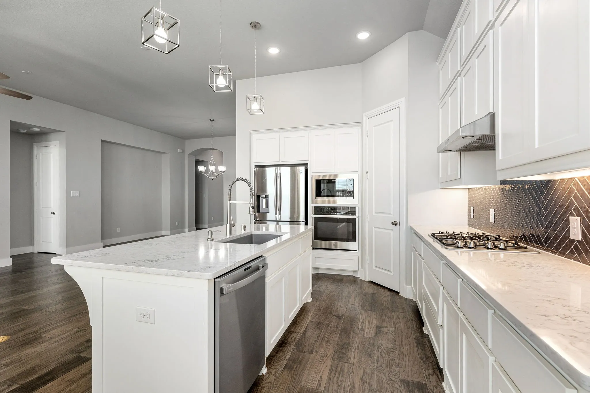 Single Family Residence For Rent in Collin County , 2917 Saltwood, Celina, Texas 75009, 4 Bedroom, 4 Bathroom, 2 Garage spaces, 2,280 Sqft, built in 2020, mls#21412051, Real Estate Agent in Celina, Homes For Rent in Collin county, Homes For Rent in Celina, Realtor in Celina Texas, Real Estate Brokerage Independent Realty Texas, Luminita Cordes Realtor