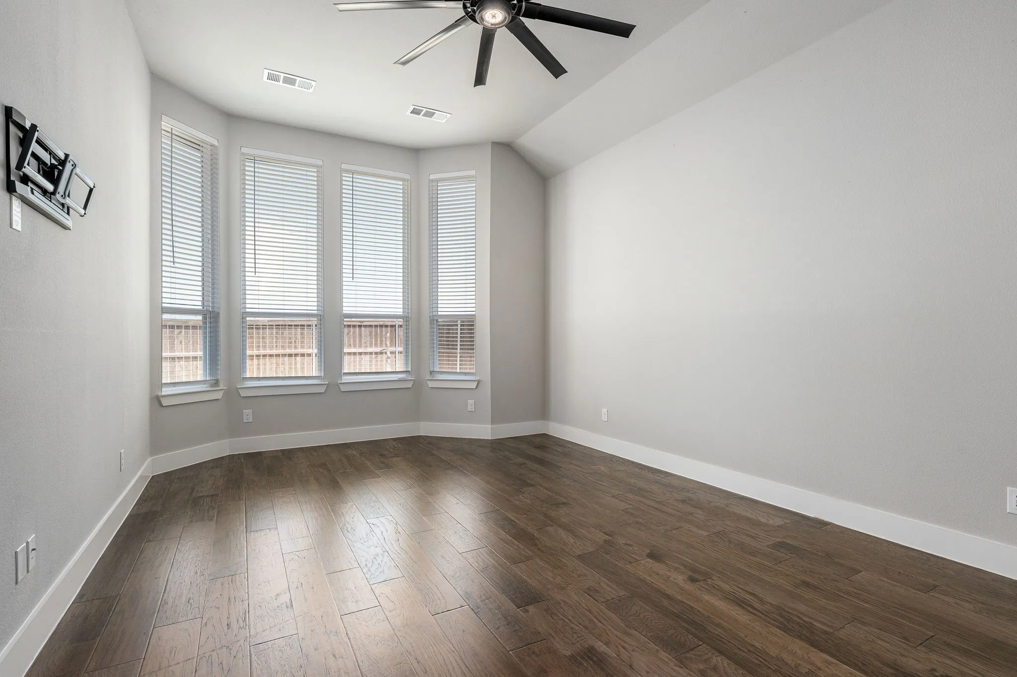 Single Family Residence For Rent in Collin County , 2917 Saltwood, Celina, Texas 75009, 4 Bedroom, 4 Bathroom, 2 Garage spaces, 2,280 Sqft, built in 2020, mls#21412051, Real Estate Agent in Celina, Homes For Rent in Collin county, Homes For Rent in Celina, Realtor in Celina Texas, Real Estate Brokerage Independent Realty Texas, Luminita Cordes Realtor