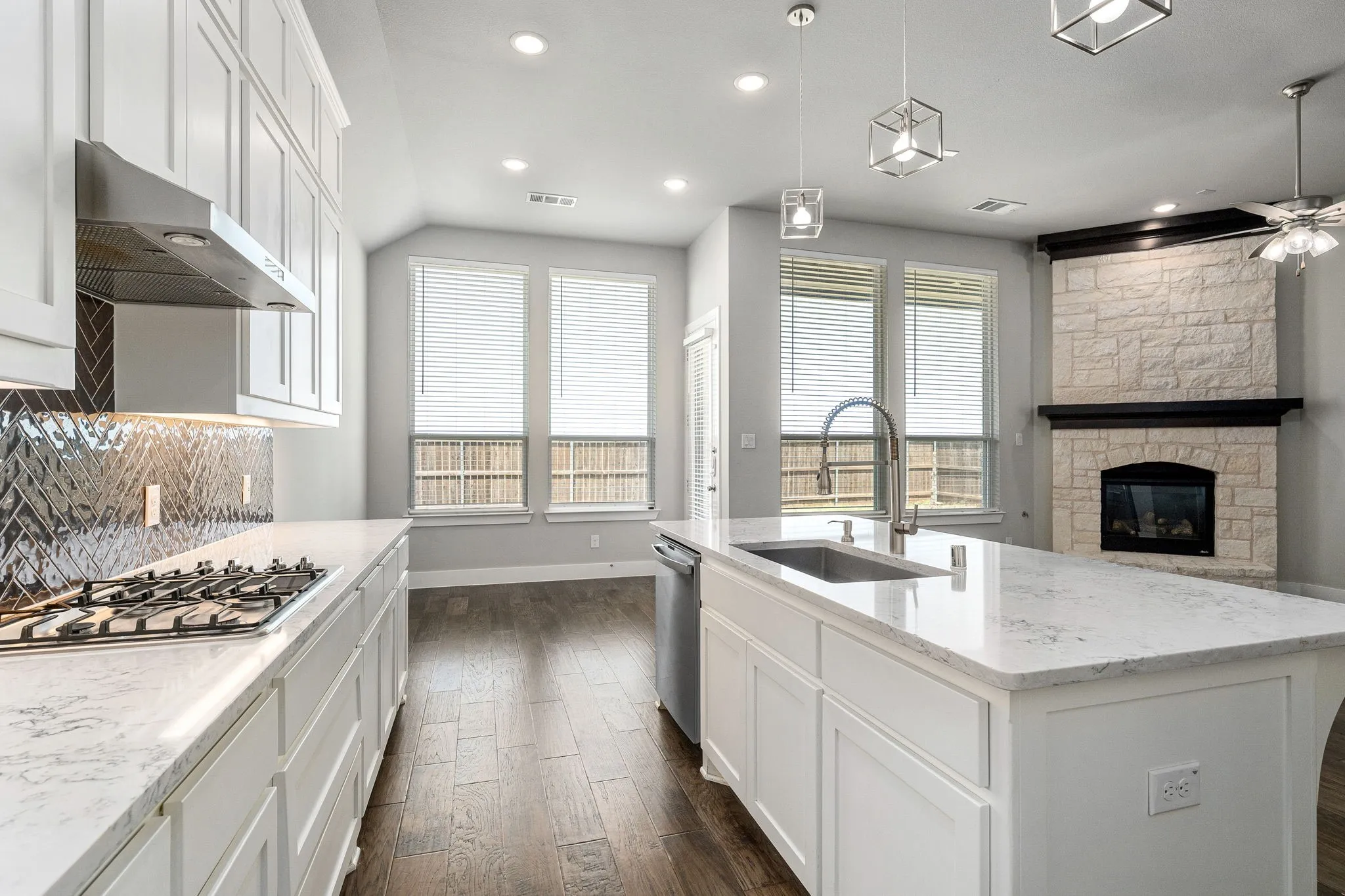 Single Family Residence For Rent in Collin County , 2917 Saltwood, Celina, Texas 75009, 4 Bedroom, 4 Bathroom, 2 Garage spaces, 2,280 Sqft, built in 2020, mls#21412051, Real Estate Agent in Celina, Homes For Rent in Collin county, Homes For Rent in Celina, Realtor in Celina Texas, Real Estate Brokerage Independent Realty Texas, Luminita Cordes Realtor