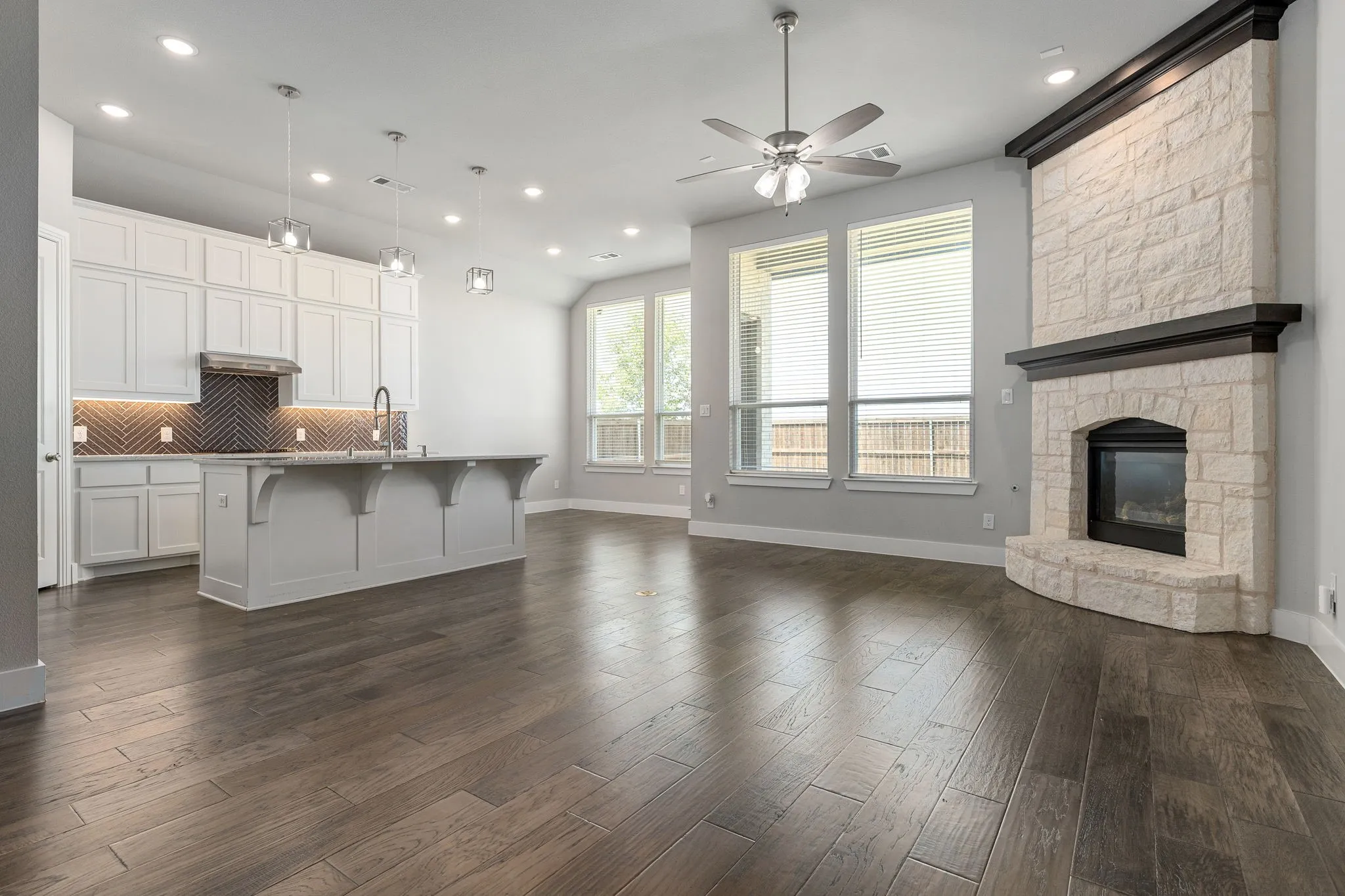 Single Family Residence For Rent in Collin County , 2917 Saltwood, Celina, Texas 75009, 4 Bedroom, 4 Bathroom, 2 Garage spaces, 2,280 Sqft, built in 2020, mls#21412051, Real Estate Agent in Celina, Homes For Rent in Collin county, Homes For Rent in Celina, Realtor in Celina Texas, Real Estate Brokerage Independent Realty Texas, Luminita Cordes Realtor