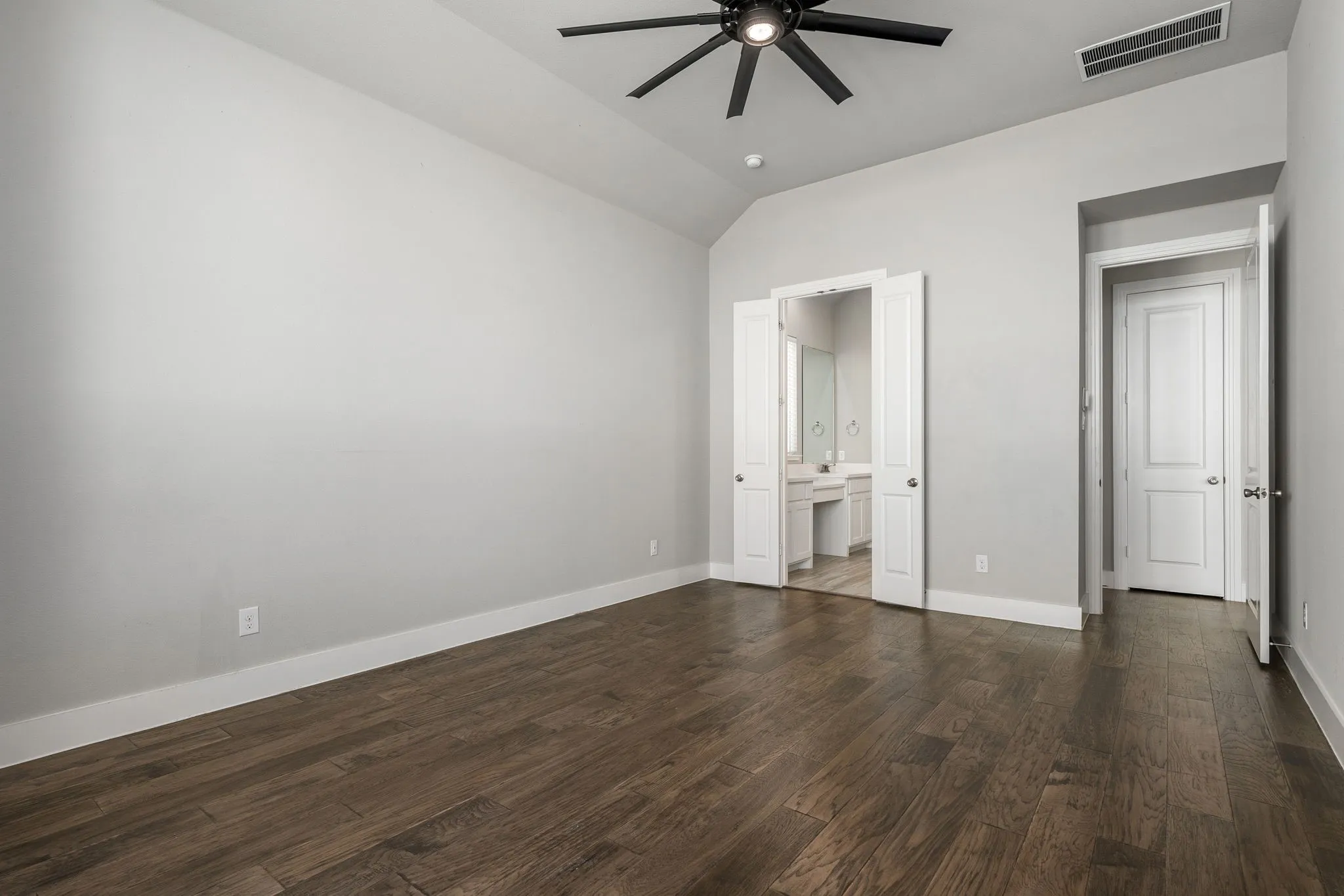 Single Family Residence For Rent in Collin County , 2917 Saltwood, Celina, Texas 75009, 4 Bedroom, 4 Bathroom, 2 Garage spaces, 2,280 Sqft, built in 2020, mls#21412051, Real Estate Agent in Celina, Homes For Rent in Collin county, Homes For Rent in Celina, Realtor in Celina Texas, Real Estate Brokerage Independent Realty Texas, Luminita Cordes Realtor