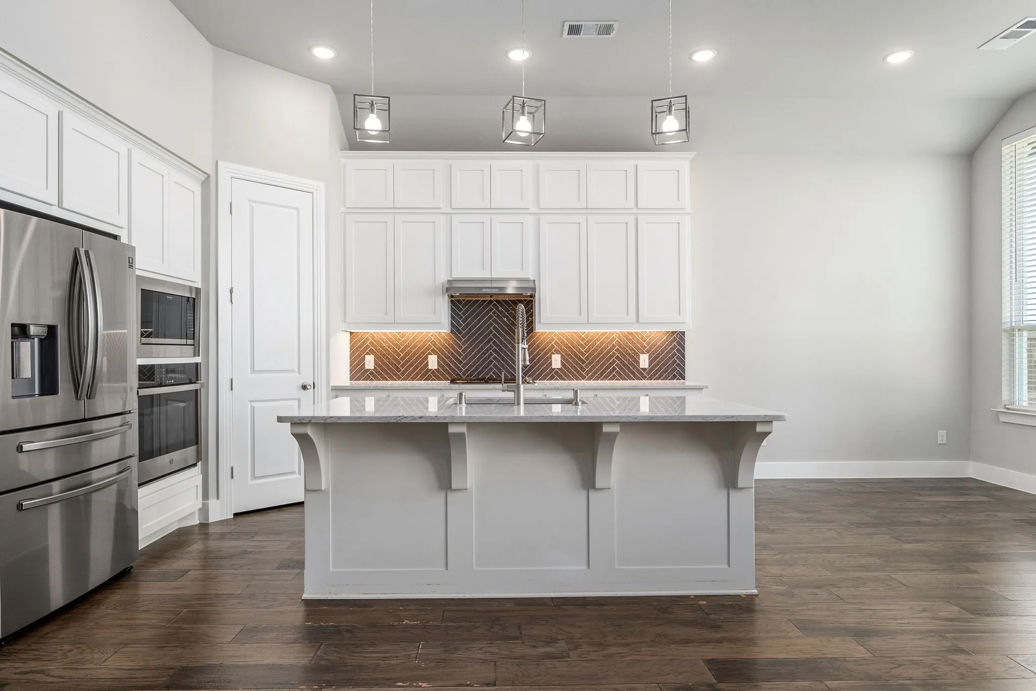 Single Family Residence For Rent in Collin County , 2917 Saltwood, Celina, Texas 75009, 4 Bedroom, 4 Bathroom, 2 Garage spaces, 2,280 Sqft, built in 2020, mls#21412051, Real Estate Agent in Celina, Homes For Rent in Collin county, Homes For Rent in Celina, Realtor in Celina Texas, Real Estate Brokerage Independent Realty Texas, Luminita Cordes Realtor
