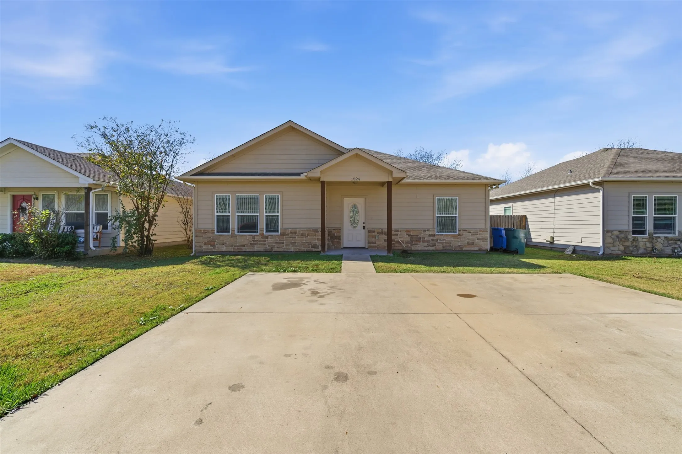 Single Family Residence For Rent