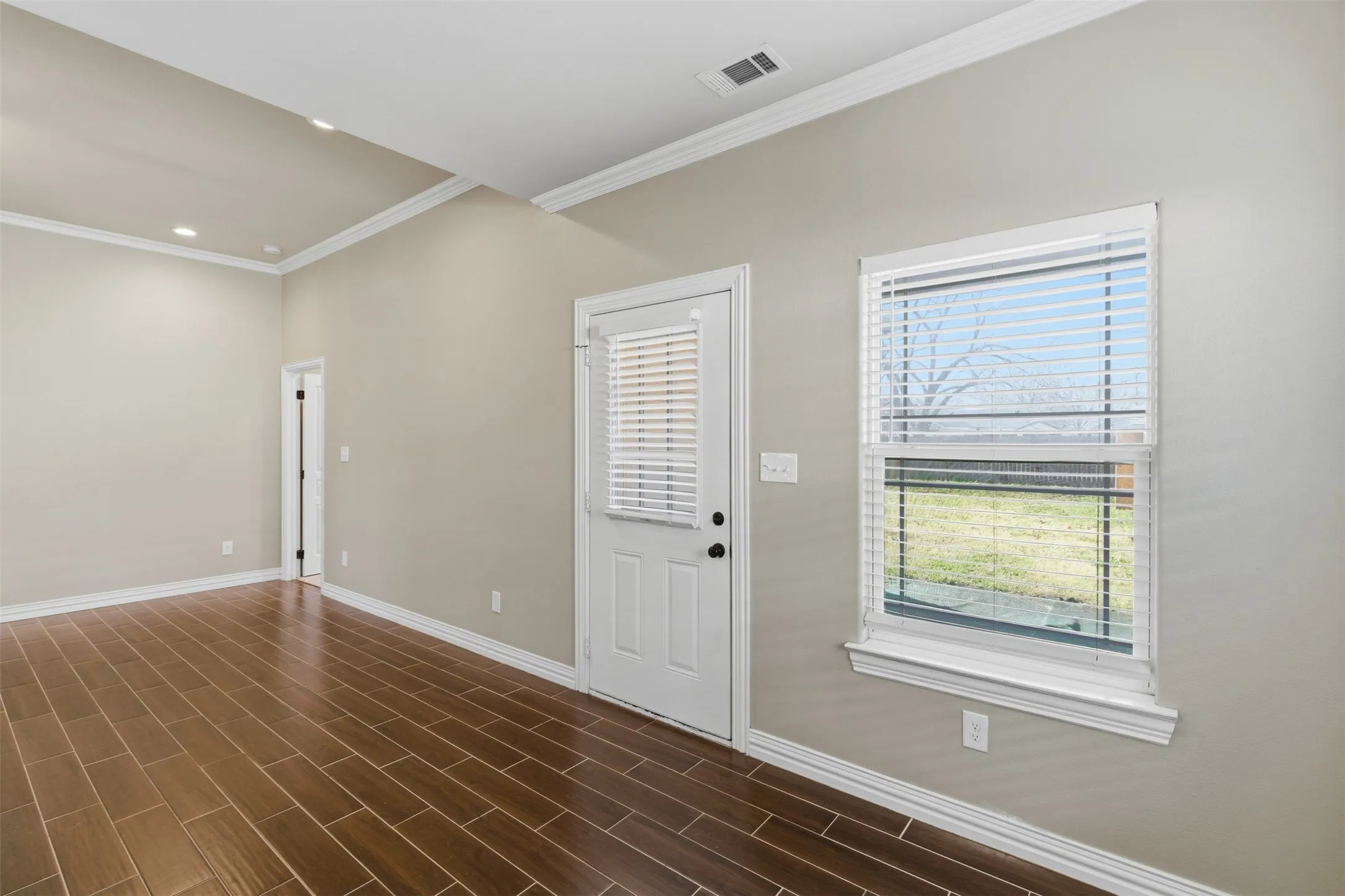 Single Family Residence For Rent in Grayson County , 1524 S Montgomery Street, Sherman, Texas 75090, 3 Bedroom, 2 Bathroom, Garage spaces, 1,265 Sqft, built in 2017, mls#21412063, Real Estate Agent in Sherman, Homes For Rent in Grayson county, Homes For Rent in Sherman, Realtor in Sherman Texas, Real Estate Brokerage Independent Realty Texas, Luminita Cordes Realtor