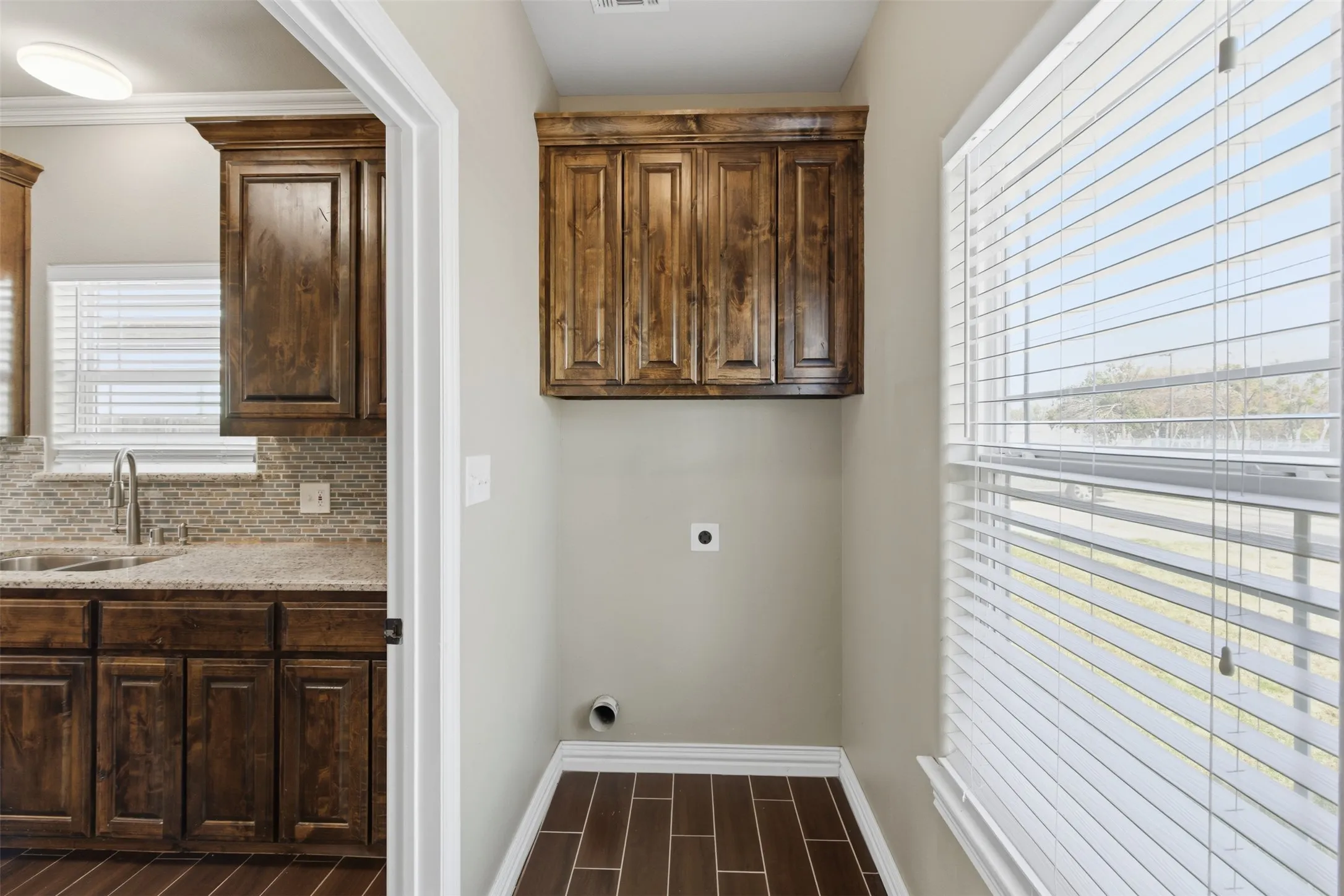 Single Family Residence For Rent in Grayson County , 1524 S Montgomery Street, Sherman, Texas 75090, 3 Bedroom, 2 Bathroom, Garage spaces, 1,265 Sqft, built in 2017, mls#21412063, Real Estate Agent in Sherman, Homes For Rent in Grayson county, Homes For Rent in Sherman, Realtor in Sherman Texas, Real Estate Brokerage Independent Realty Texas, Luminita Cordes Realtor