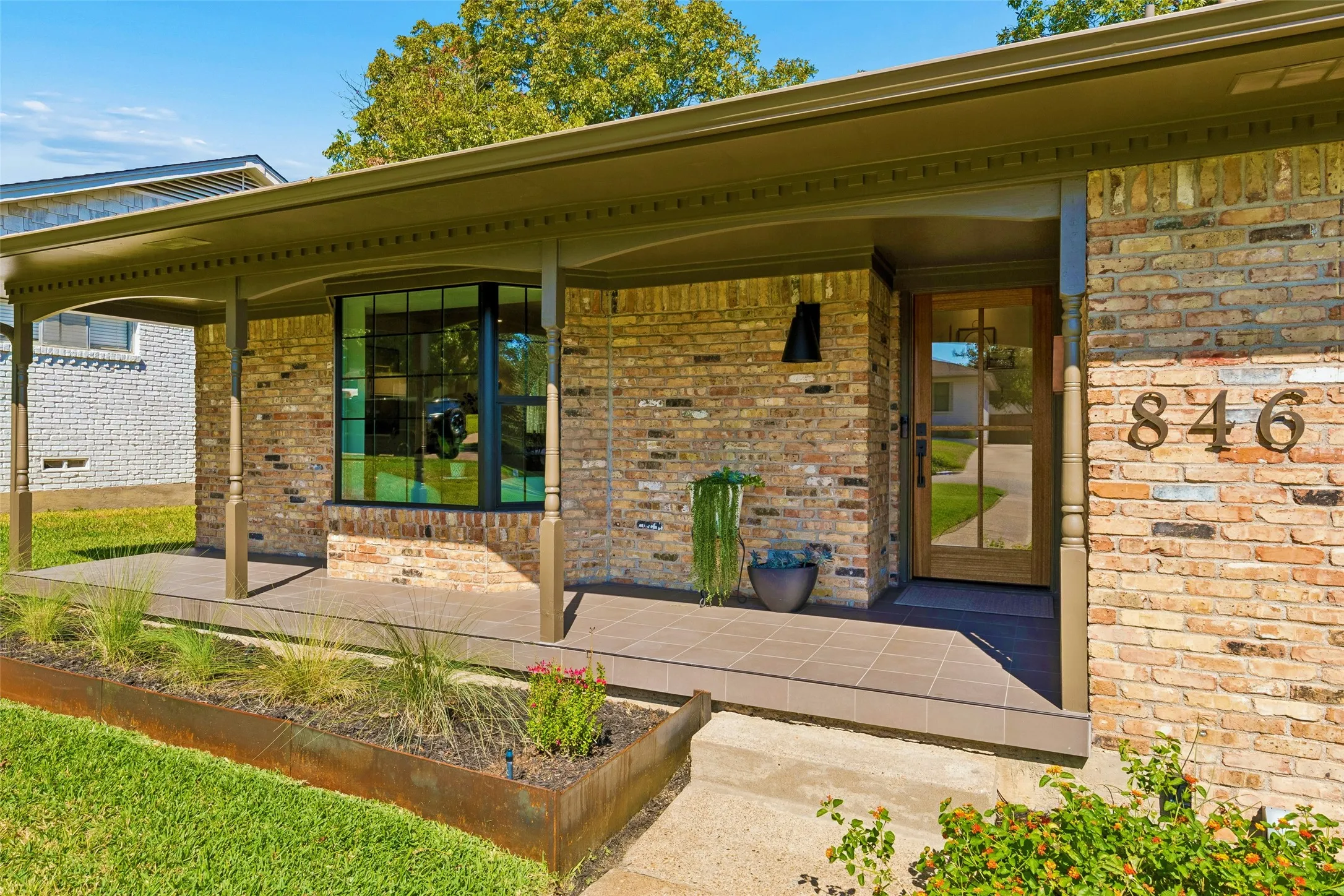 Single Family Residence For Sale in Dallas County , 846 Creekridge Drive, Dallas, Texas 75218, 3 Bedroom, 3 Bathroom, 2 Garage spaces, 2,401 Sqft, built in 1963, mls#21411035, Real Estate Agent in Dallas, Homes For Sale in Dallas county, Homes For Sale in Dallas, Realtor in Dallas Texas, Real Estate Brokerage Independent Realty Texas, Luminita Cordes Realtor