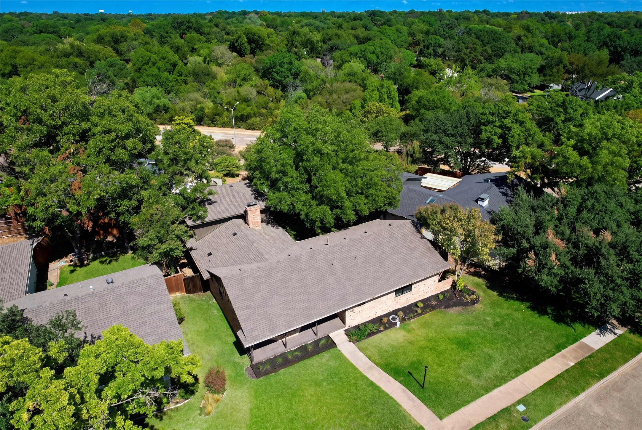 Single Family Residence For Sale in Dallas County , 846 Creekridge Drive, Dallas, Texas 75218, 3 Bedroom, 3 Bathroom, 2 Garage spaces, 2,401 Sqft, built in 1963, mls#21411035, Real Estate Agent in Dallas, Homes For Sale in Dallas county, Homes For Sale in Dallas, Realtor in Dallas Texas, Real Estate Brokerage Independent Realty Texas, Luminita Cordes Realtor