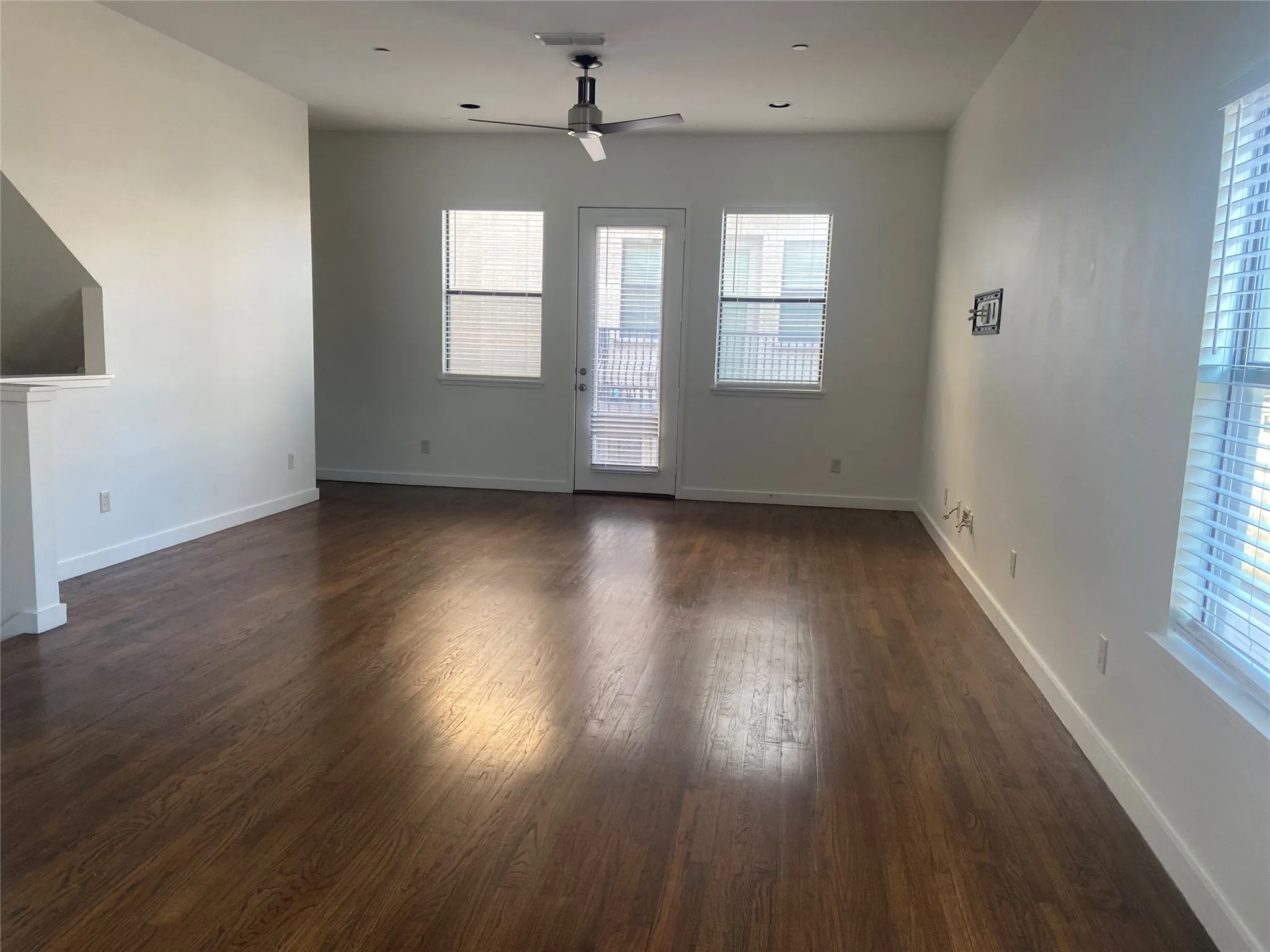 Condominium For Rent in Dallas County , 3118 Ross Avenue 1, Dallas, Texas 75204, 3 Bedroom, 3 Bathroom, 2 Garage spaces, 2,020 Sqft, built in 2006, mls#21409300, Real Estate Agent in Dallas, Homes For Rent in Dallas county, Homes For Rent in Dallas, Realtor in Dallas Texas, Real Estate Brokerage Independent Realty Texas, Luminita Cordes Realtor