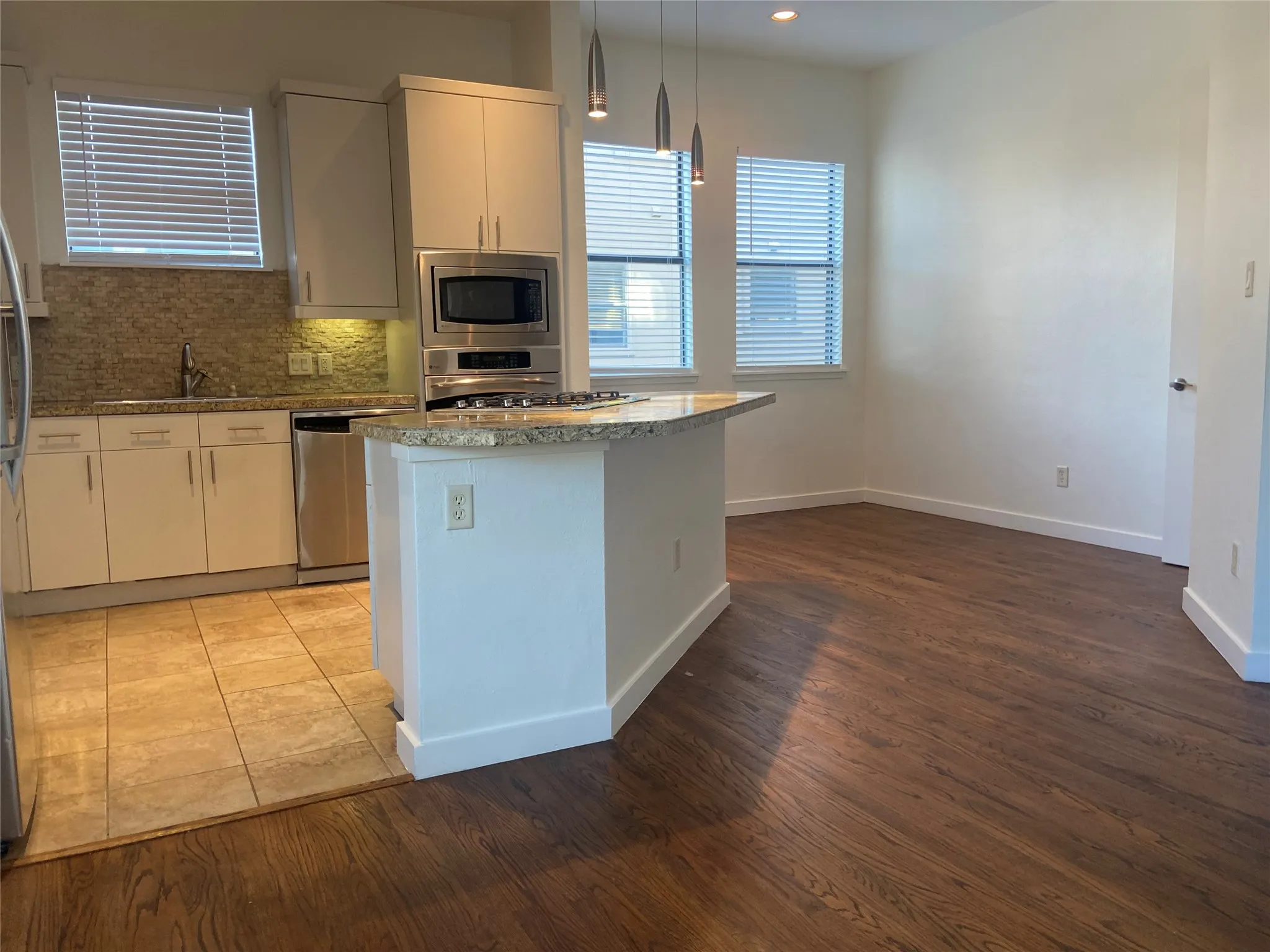 Condominium For Rent in Dallas County , 3118 Ross Avenue 1, Dallas, Texas 75204, 3 Bedroom, 3 Bathroom, 2 Garage spaces, 2,020 Sqft, built in 2006, mls#21409300, Real Estate Agent in Dallas, Homes For Rent in Dallas county, Homes For Rent in Dallas, Realtor in Dallas Texas, Real Estate Brokerage Independent Realty Texas, Luminita Cordes Realtor
