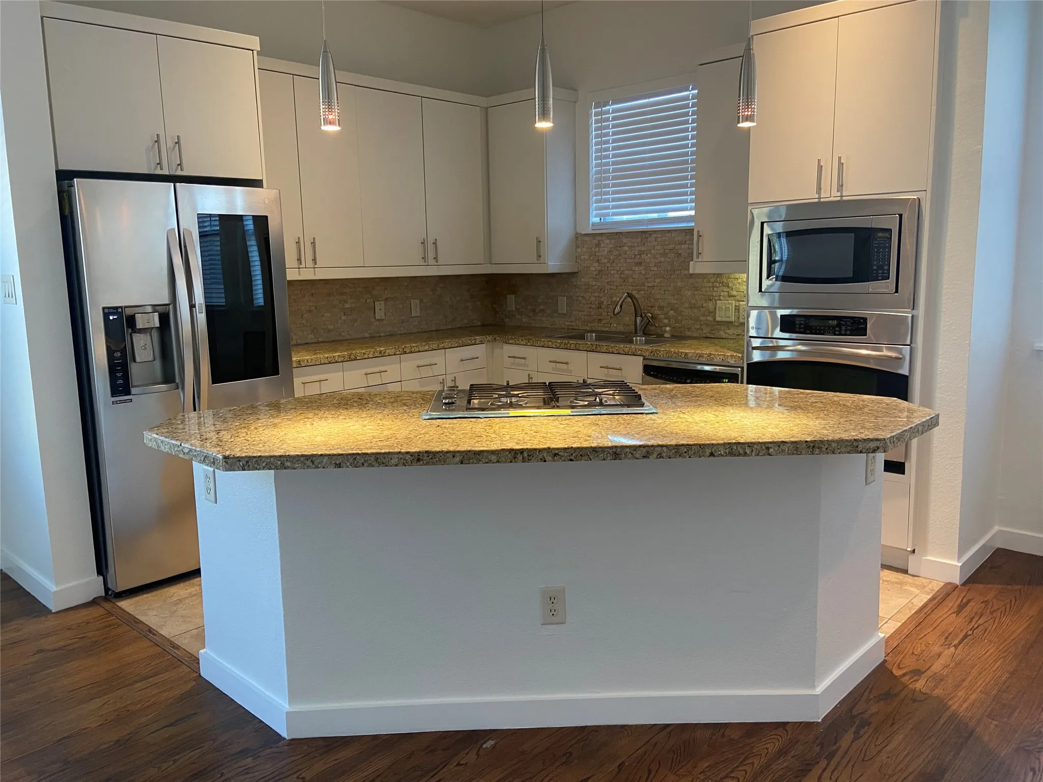Condominium For Rent in Dallas County , 3118 Ross Avenue 1, Dallas, Texas 75204, 3 Bedroom, 3 Bathroom, 2 Garage spaces, 2,020 Sqft, built in 2006, mls#21409300, Real Estate Agent in Dallas, Homes For Rent in Dallas county, Homes For Rent in Dallas, Realtor in Dallas Texas, Real Estate Brokerage Independent Realty Texas, Luminita Cordes Realtor