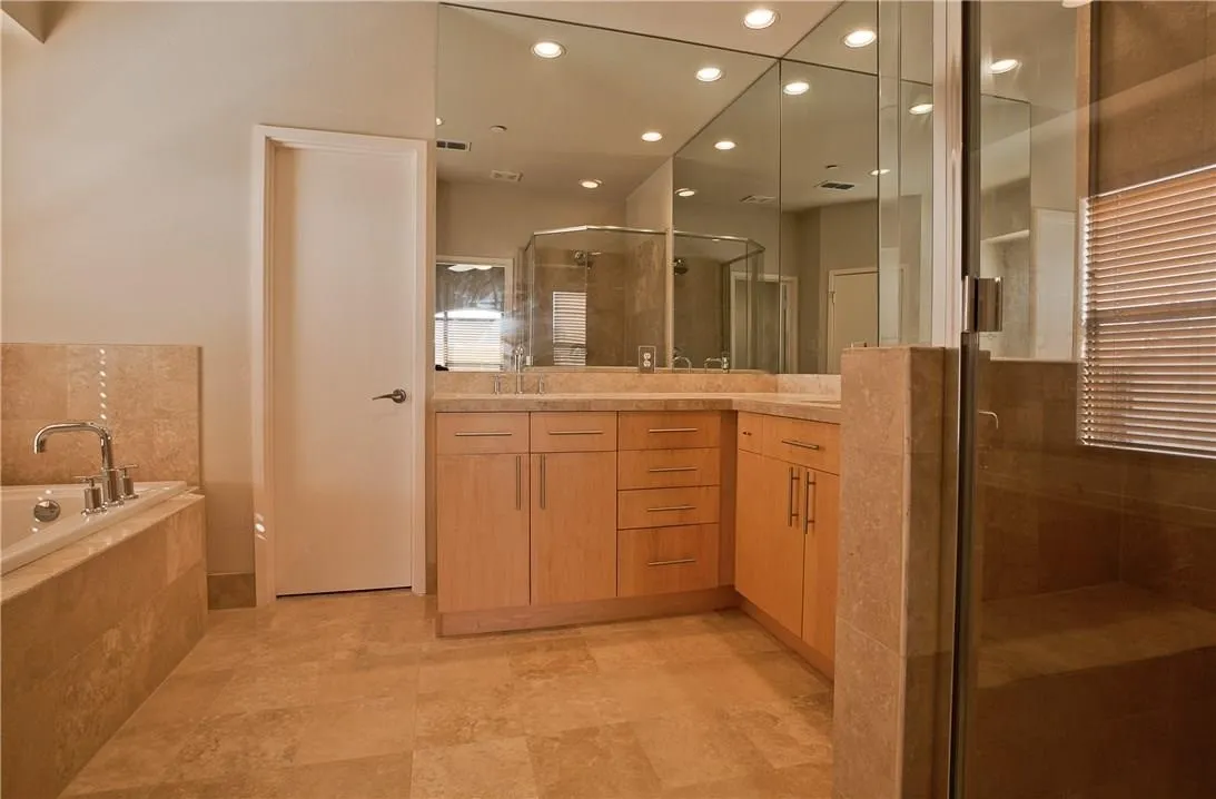 Condominium For Rent in Dallas County , 3118 Ross Avenue 1, Dallas, Texas 75204, 3 Bedroom, 3 Bathroom, 2 Garage spaces, 2,020 Sqft, built in 2006, mls#21409300, Real Estate Agent in Dallas, Homes For Rent in Dallas county, Homes For Rent in Dallas, Realtor in Dallas Texas, Real Estate Brokerage Independent Realty Texas, Luminita Cordes Realtor