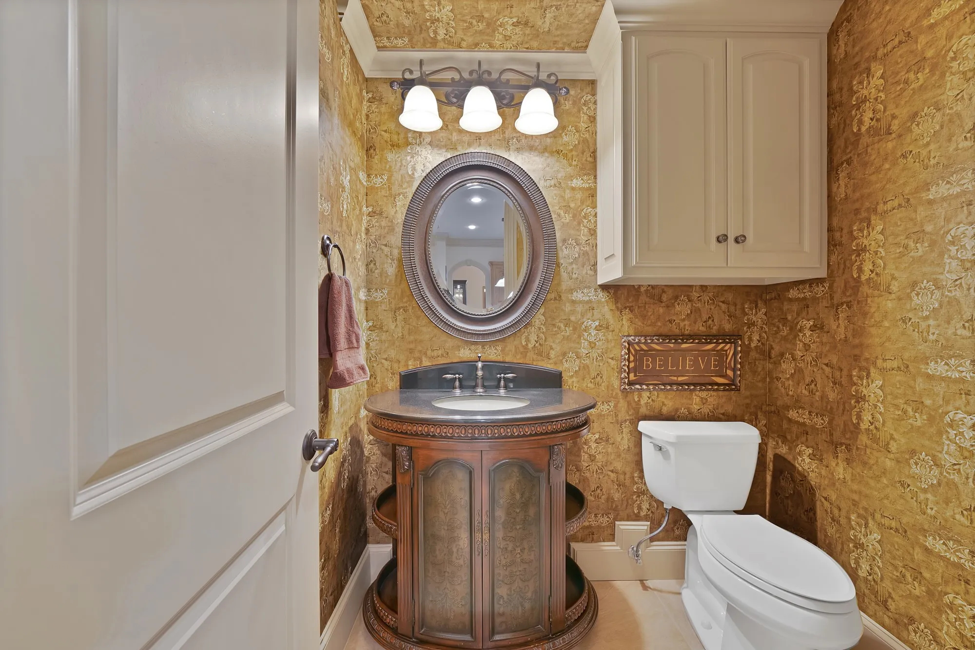 Single Family Residence For Sale in Tarrant County , 1408 St Tropez Lane, Arlington, Texas 76013, 3 Bedroom, 3 Bathroom, 2 Garage spaces, 2,662 Sqft, built in 2007, mls#21411108, Real Estate Agent in Arlington, Homes For Sale in Tarrant county, Homes For Sale in Arlington, Realtor in Arlington Texas, Real Estate Brokerage Independent Realty Texas, Luminita Cordes Realtor