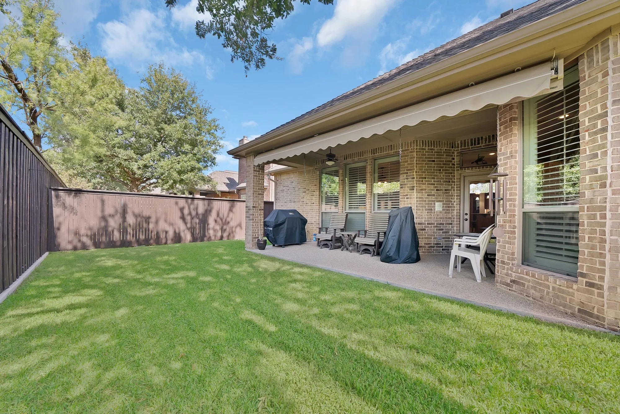 Single Family Residence For Sale in Tarrant County , 1408 St Tropez Lane, Arlington, Texas 76013, 3 Bedroom, 3 Bathroom, 2 Garage spaces, 2,662 Sqft, built in 2007, mls#21411108, Real Estate Agent in Arlington, Homes For Sale in Tarrant county, Homes For Sale in Arlington, Realtor in Arlington Texas, Real Estate Brokerage Independent Realty Texas, Luminita Cordes Realtor